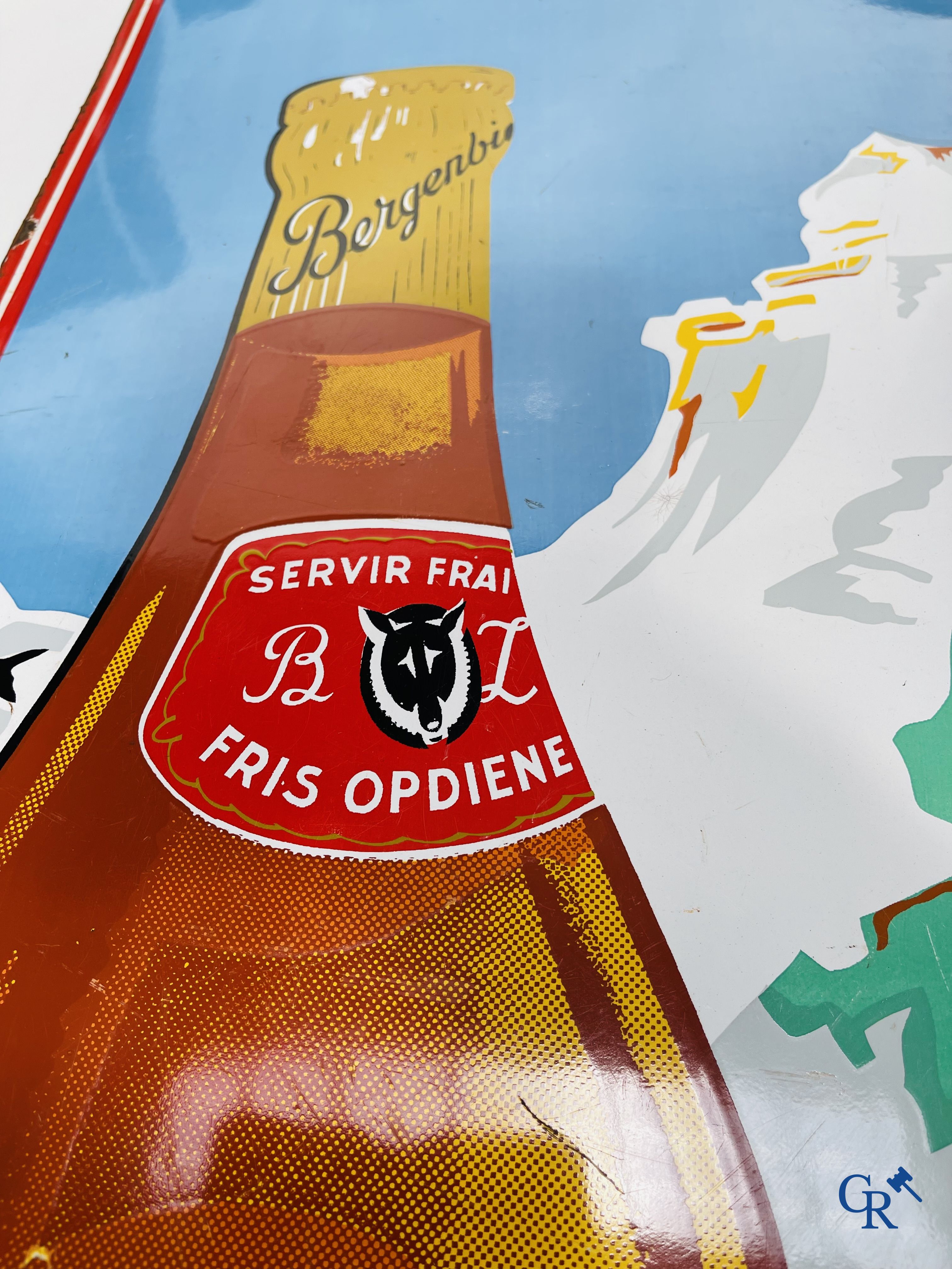 Bergenbier. Emaille reclamebord voor de luxepils "Bergenbier" van brouwerij Zeeberg te Aalst. Emaillerie Koekelberg '56.