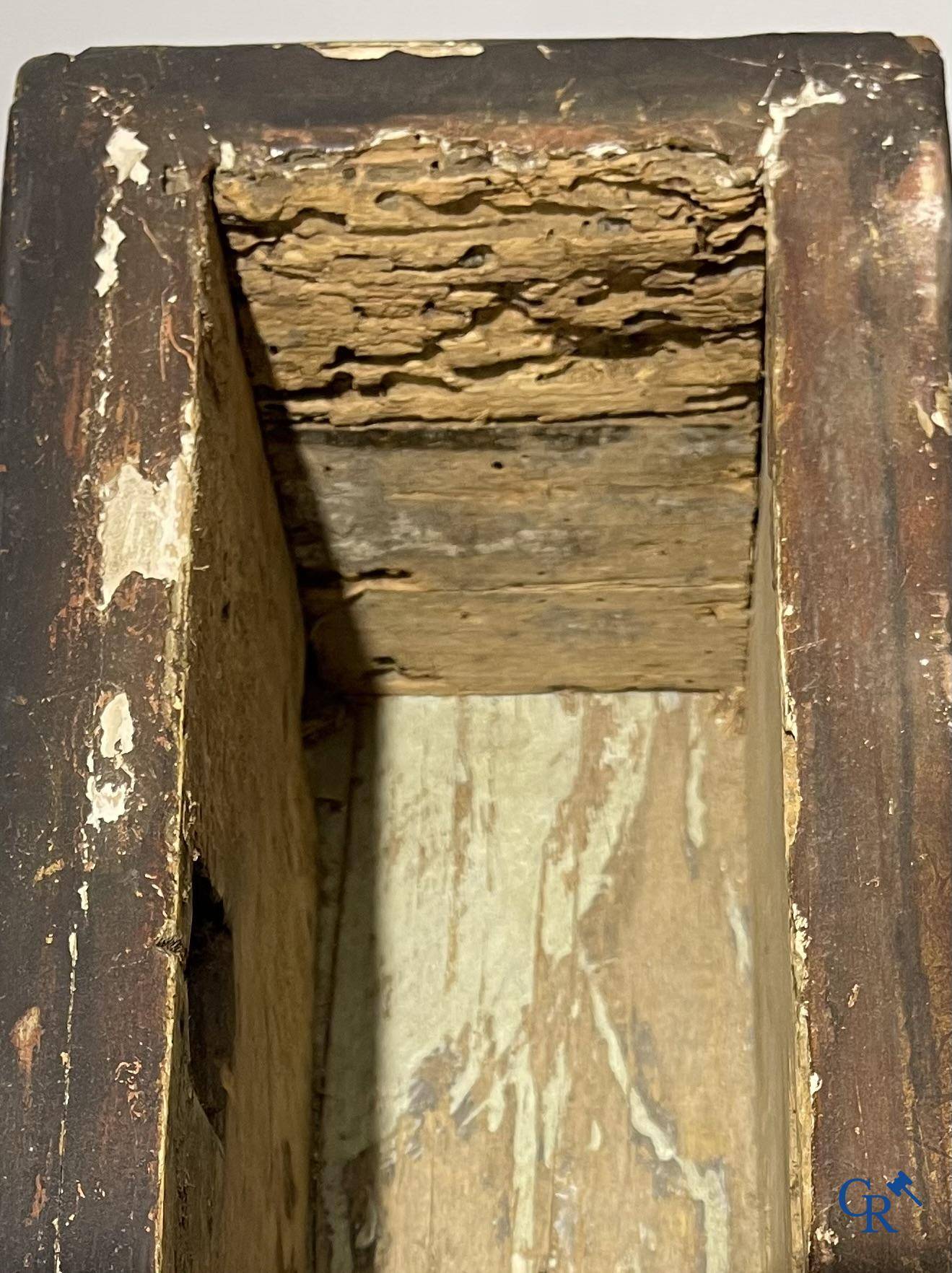 Religious objects, a coffret in Pastiglia relief decor with images from the life of Christ. 18th-19th century.