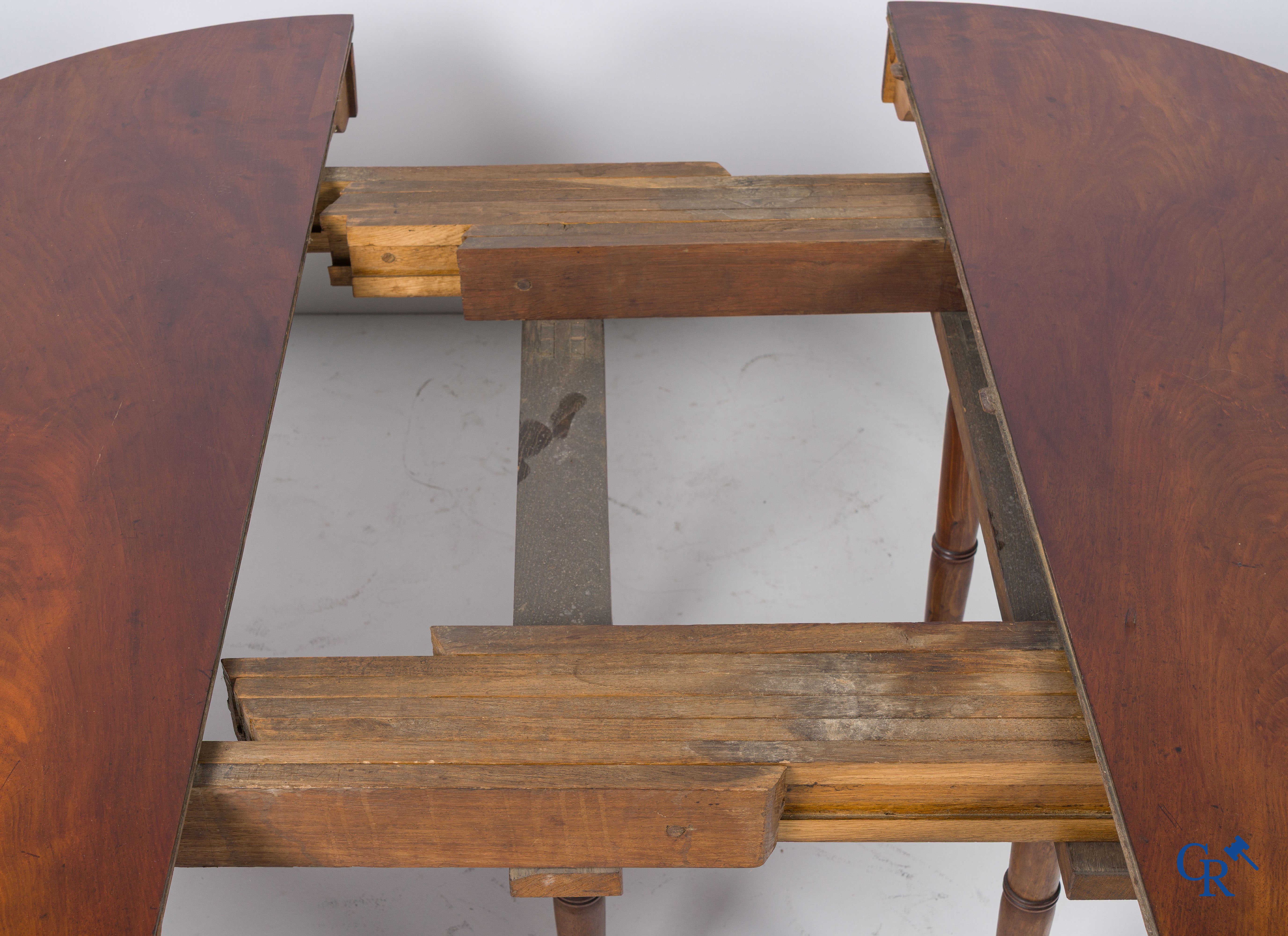 8-legged mahogany extendable dining room table with 5 extensions. 1st half 19th century.