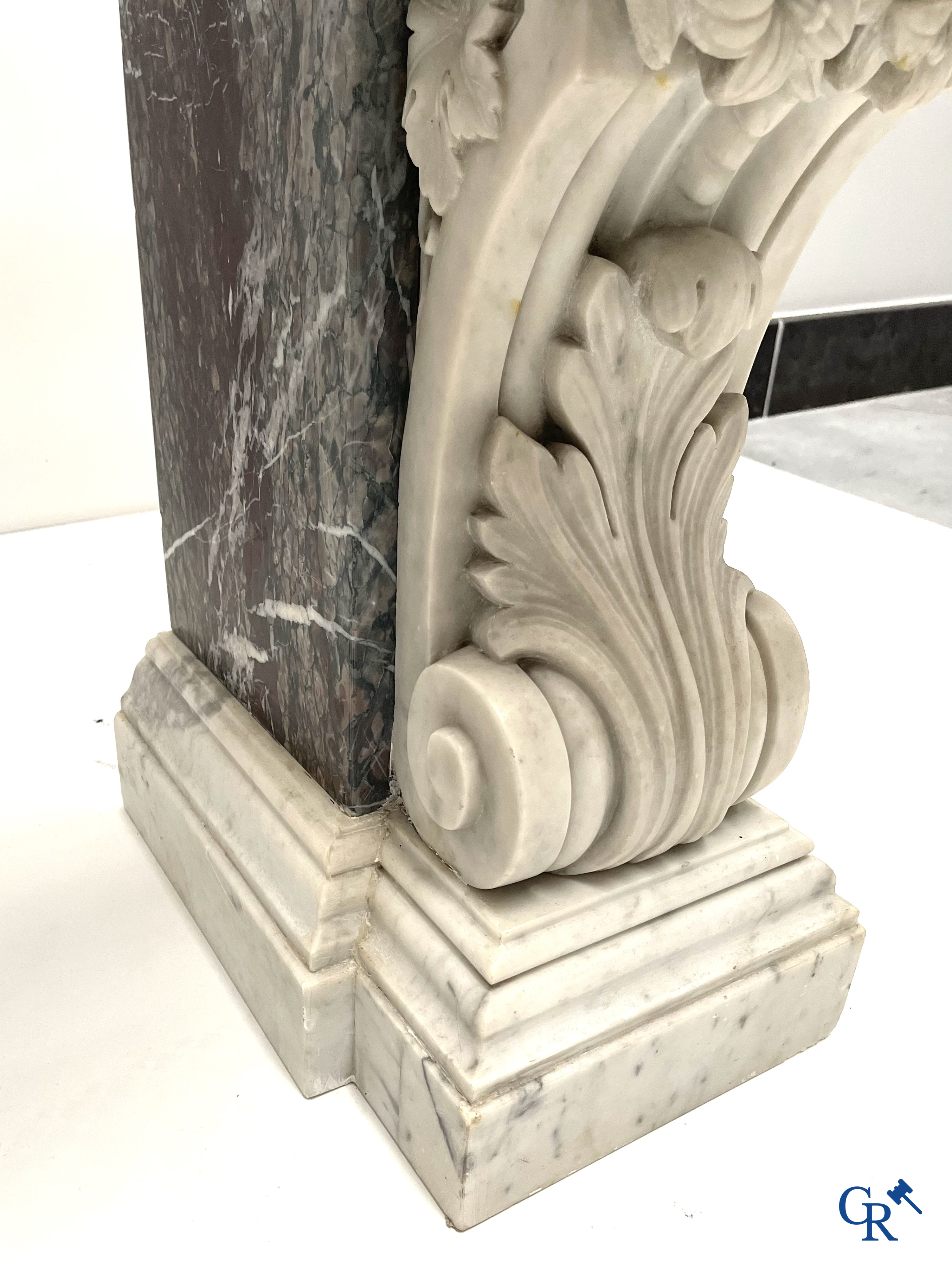 An imposing wall console in multiple types of marble. 19th century.