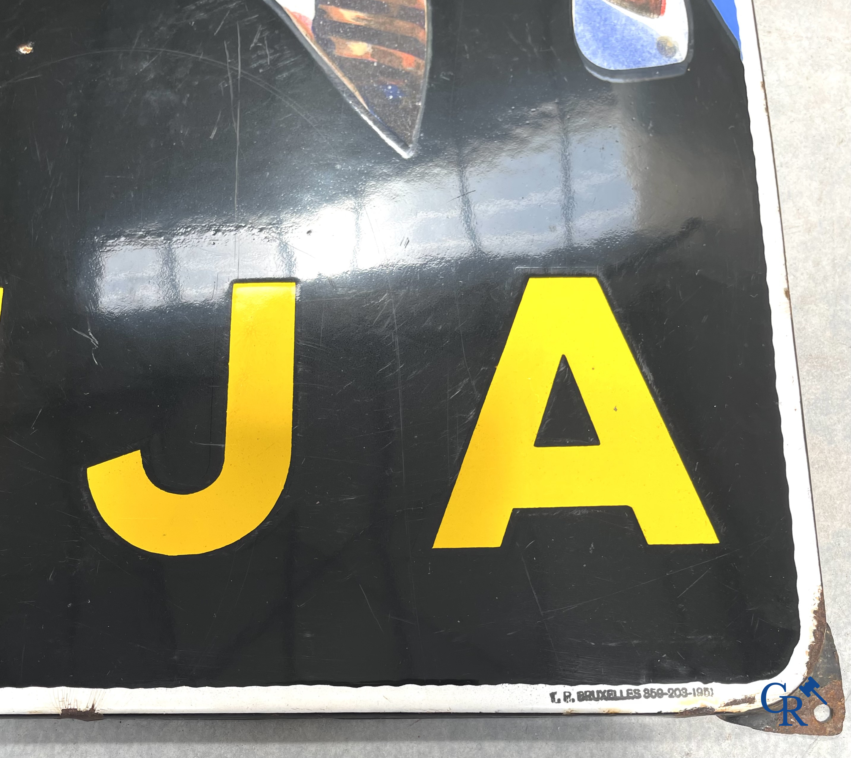 AJJA, Emaille reclamebord voor de tabakswaren van AJJA. Emaillerie Odon Warland. T.P. Bruxelles 1951.