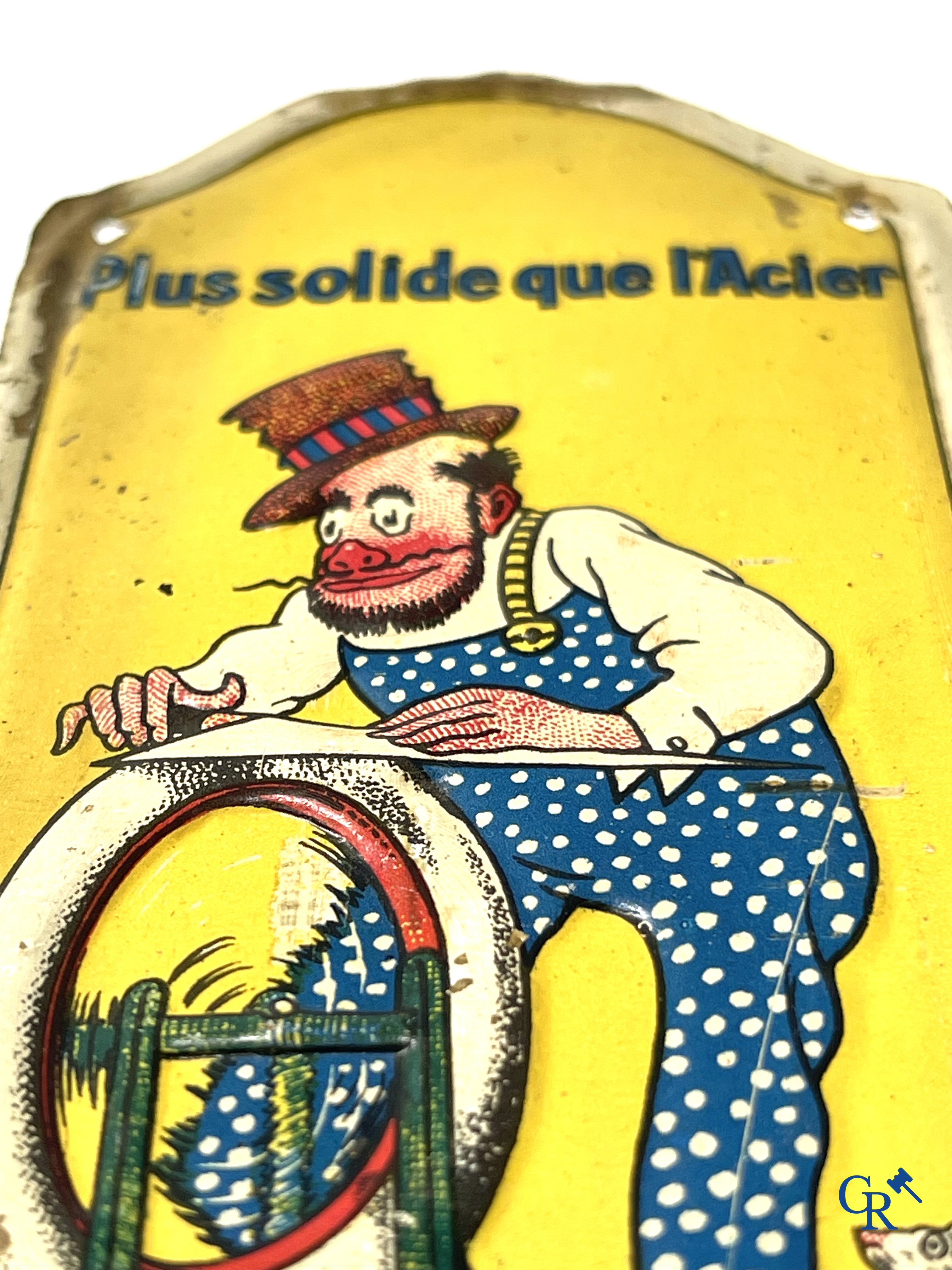 Pneu Hutchinson, Deurpost in beschilderd blik voor Hutchinson banden. Naar een ontwerp van Mich. Circa 1920.