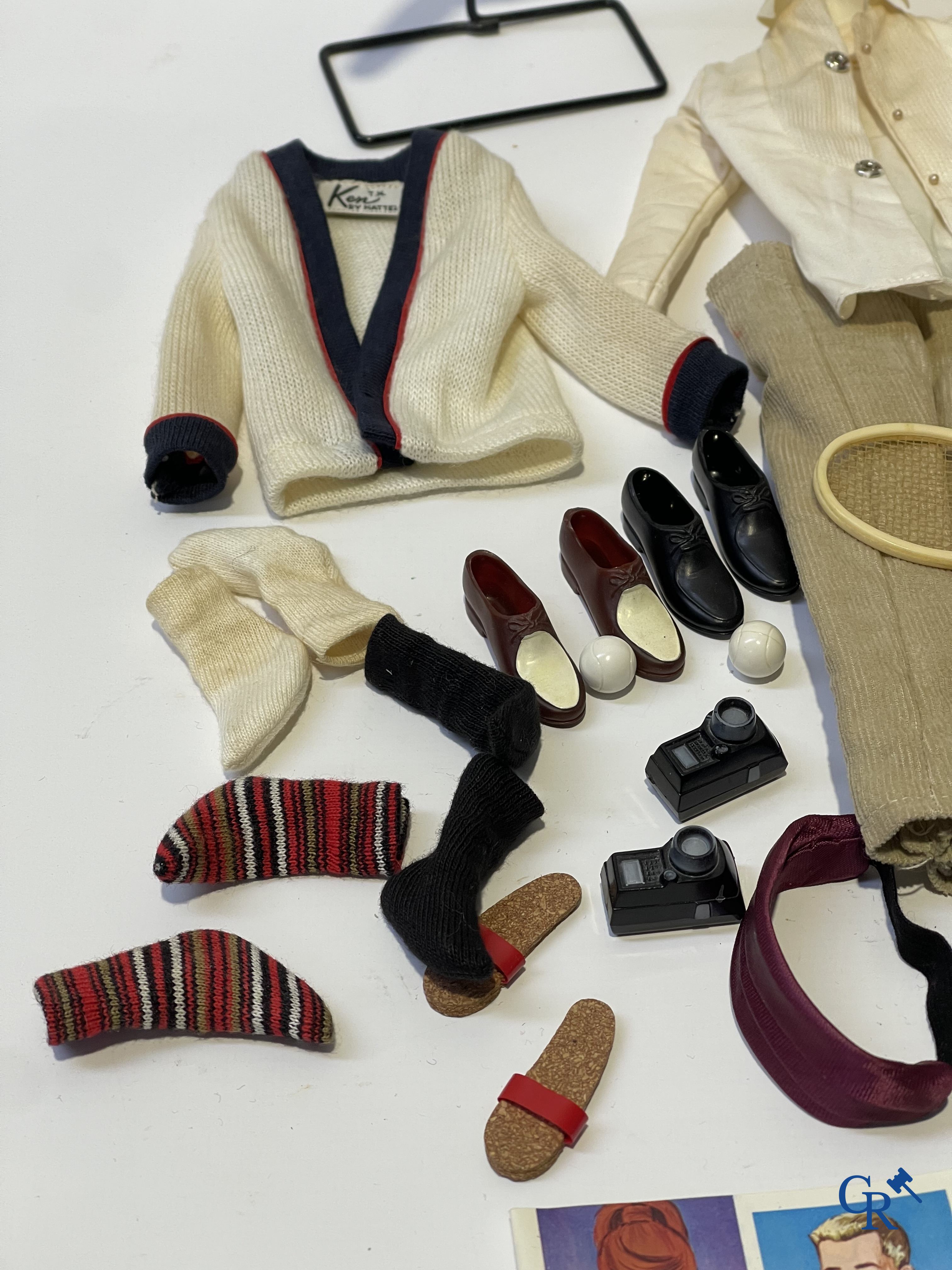 Vieux jouets. Mattel, un beau lot de poupées et attributs. Barbie, Ricky, Skipper, Ken, etc. Années 1960 et plus tard.