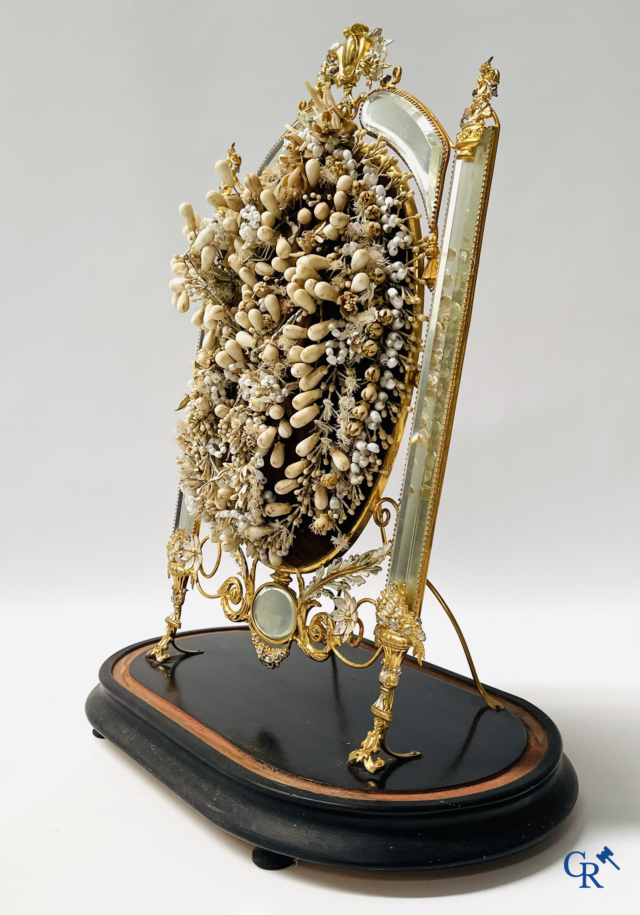 An exceptional glass dome with a bridal bouquet. Mirrors in gilded and silvered brass. Circa 1900.
