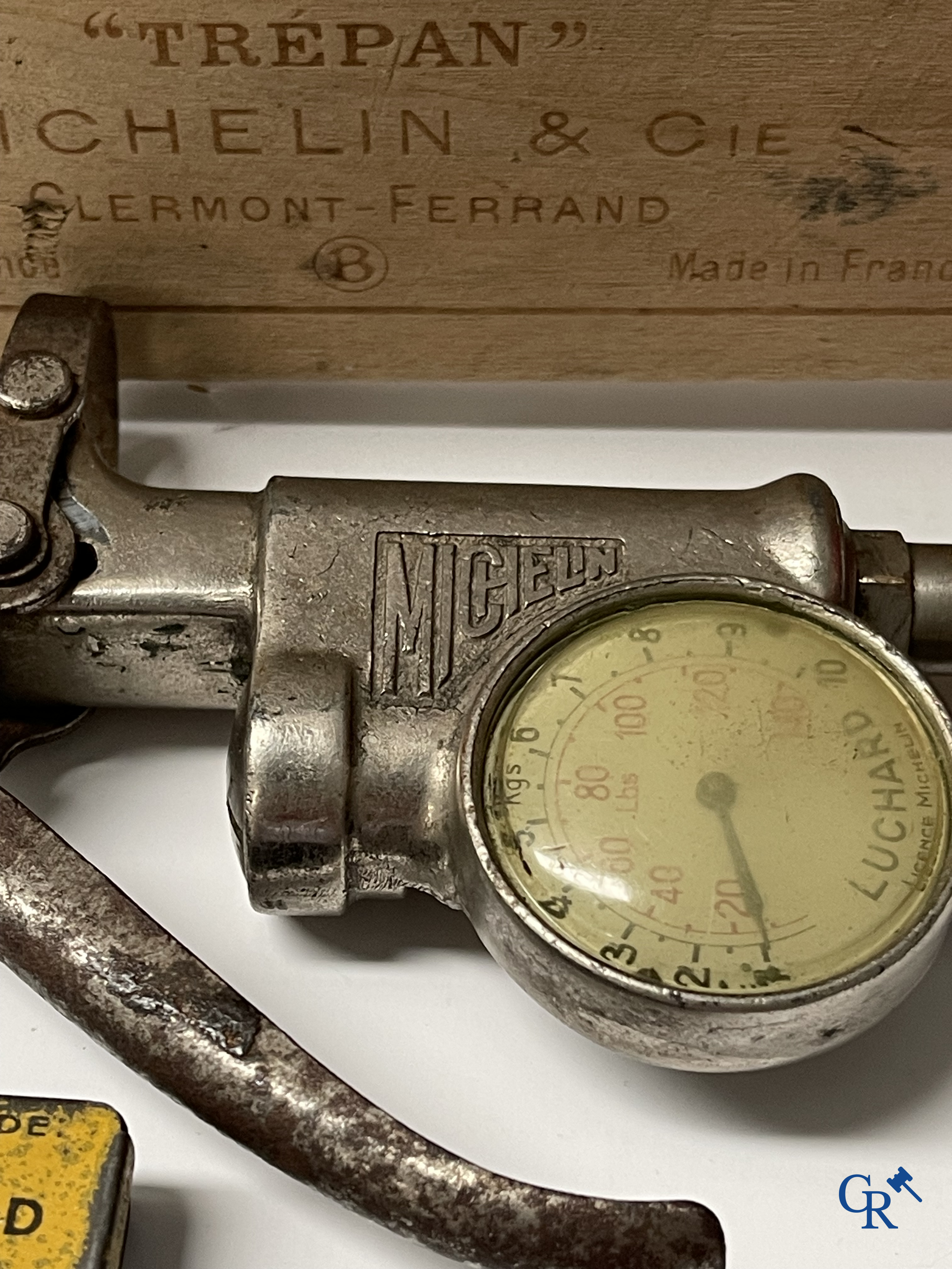 Michelin, an interesting lot with Michelin objects, mainly from the 1920's and 1930's.