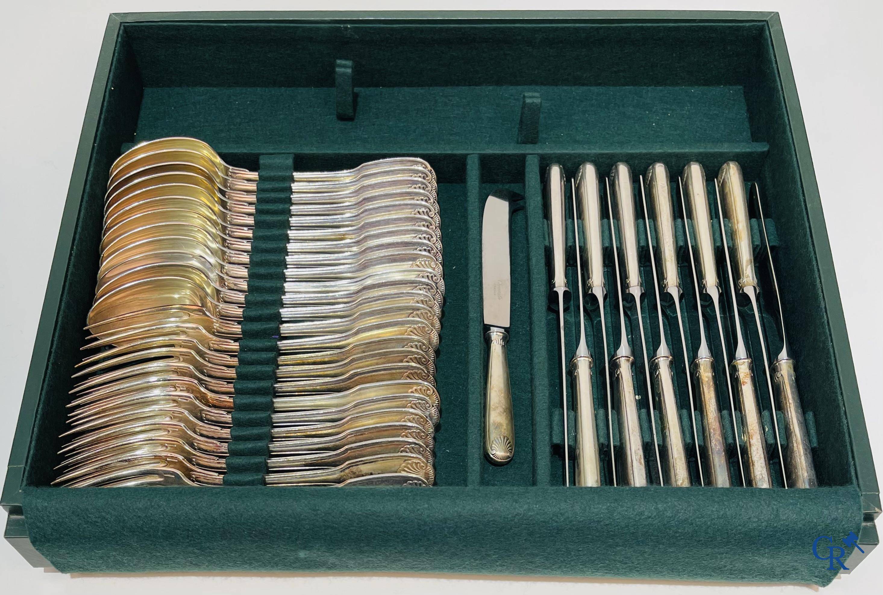 Christofle: une boîte à couverts de 155 pièces modèle Vendôme dans sa boîte de rangement d'origine.