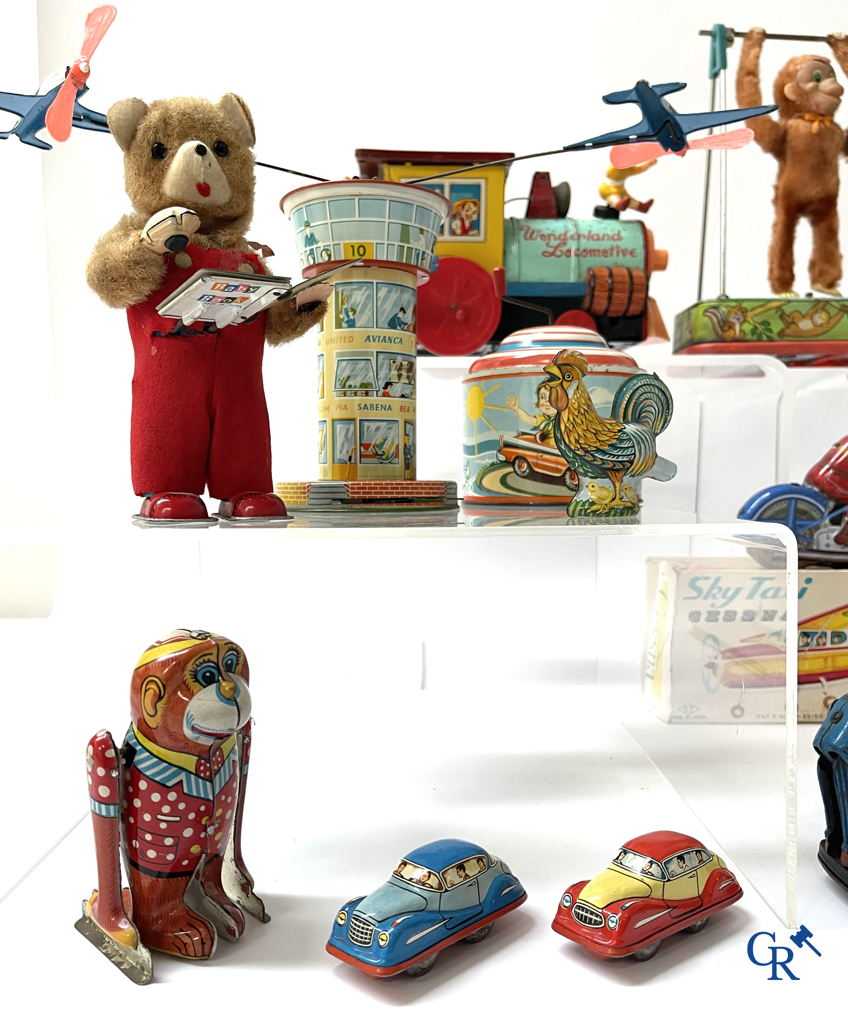 Oud speelgoed, een groot lot mechanisch blikken speelgoed, hoofdzakelijk Western Germany en Japanse makelij.