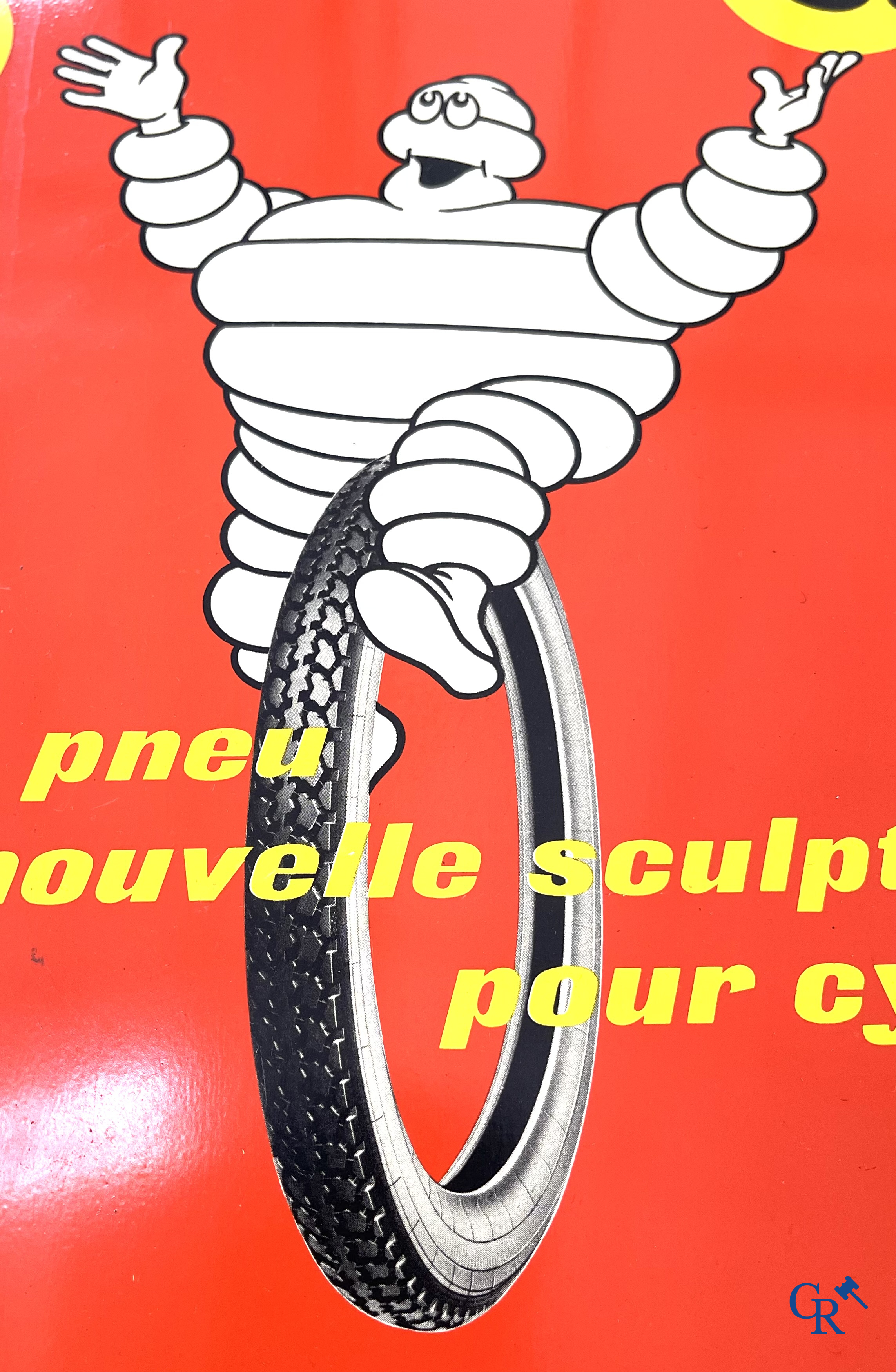 Michelin. Dubbelzijdig uithangbord in bedrukt metaal voor de bromfietsbanden van Michelin. Imp. Noël Auxerre.