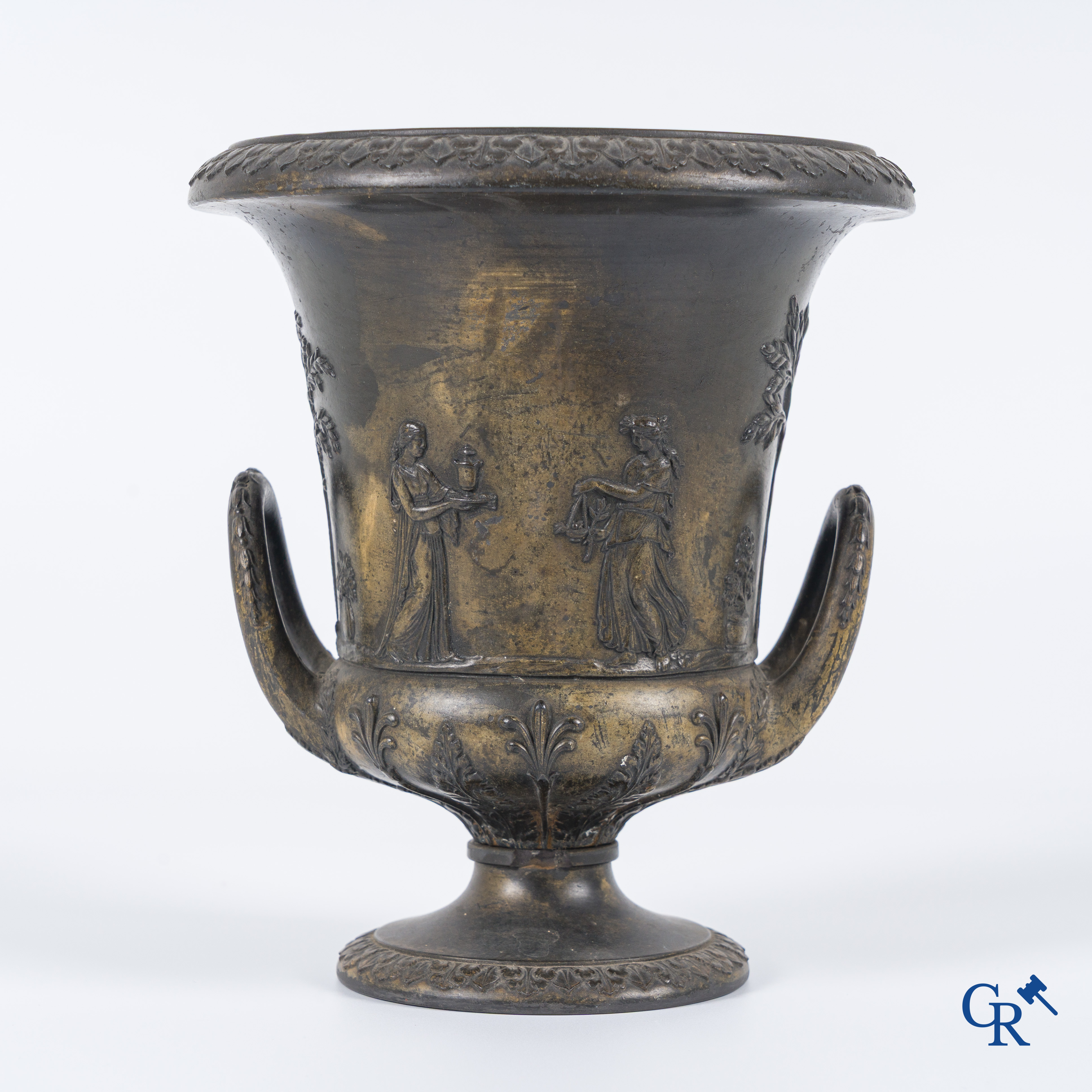 Wedgwood, een laat 18e eeuwse Medici vaas in zwarte basalt.