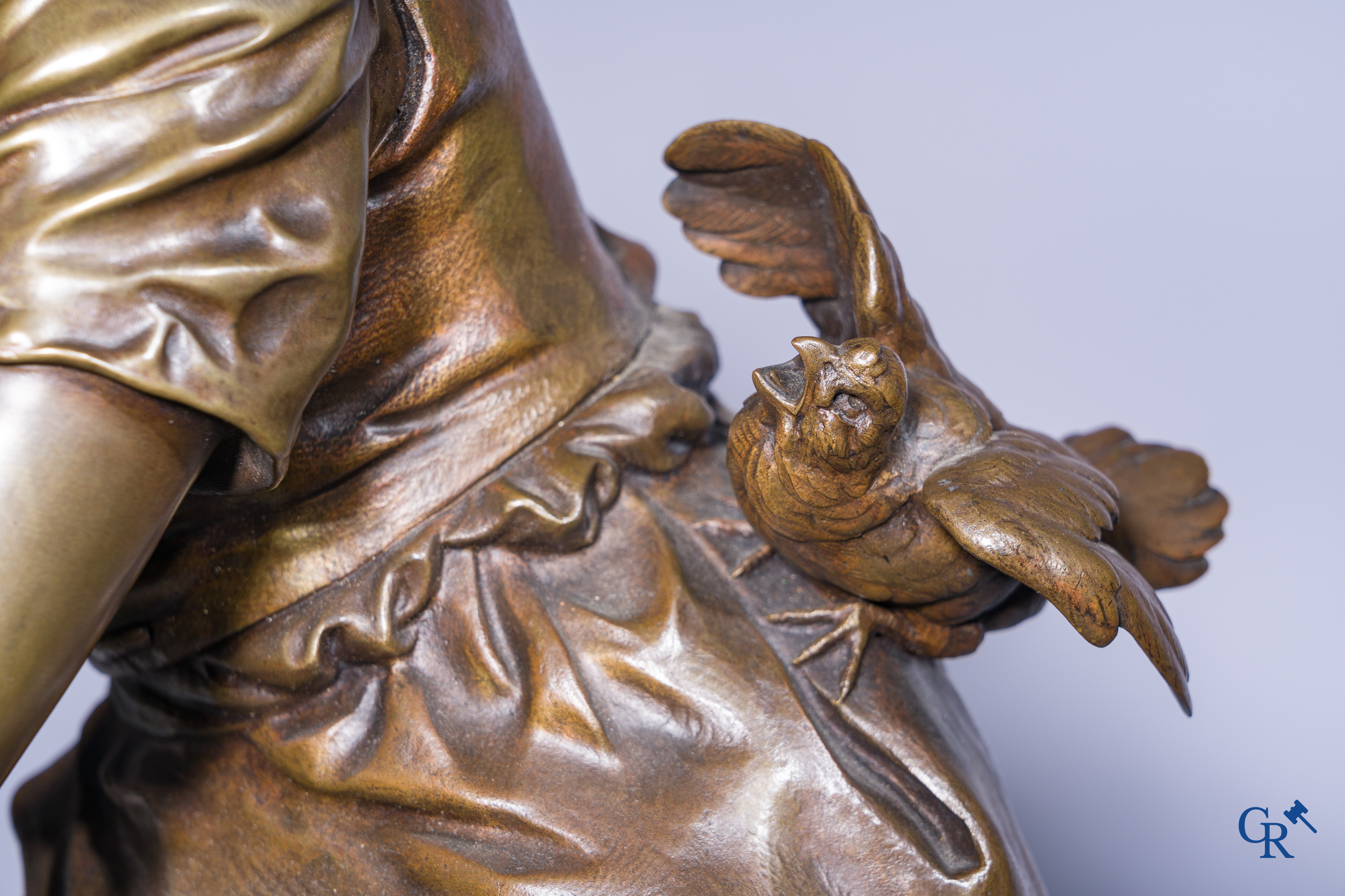 Pierre Louis Détrier (1822-1897) Een imposante pendule in brons en rood geaderde marmer. 19de eeuw.