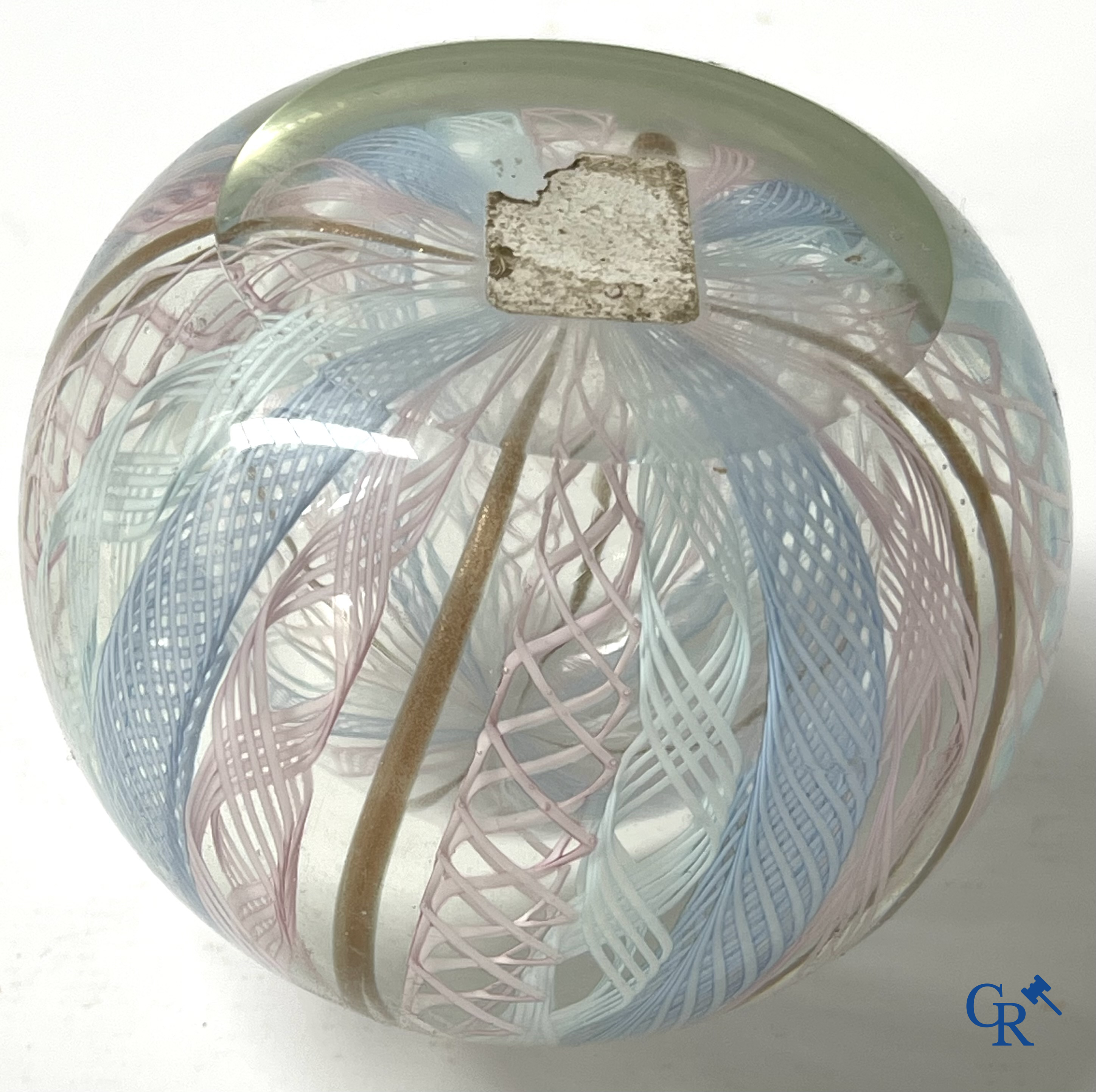 Several press papers and sulfure objects including a rare boule press paper depicting Henri II.