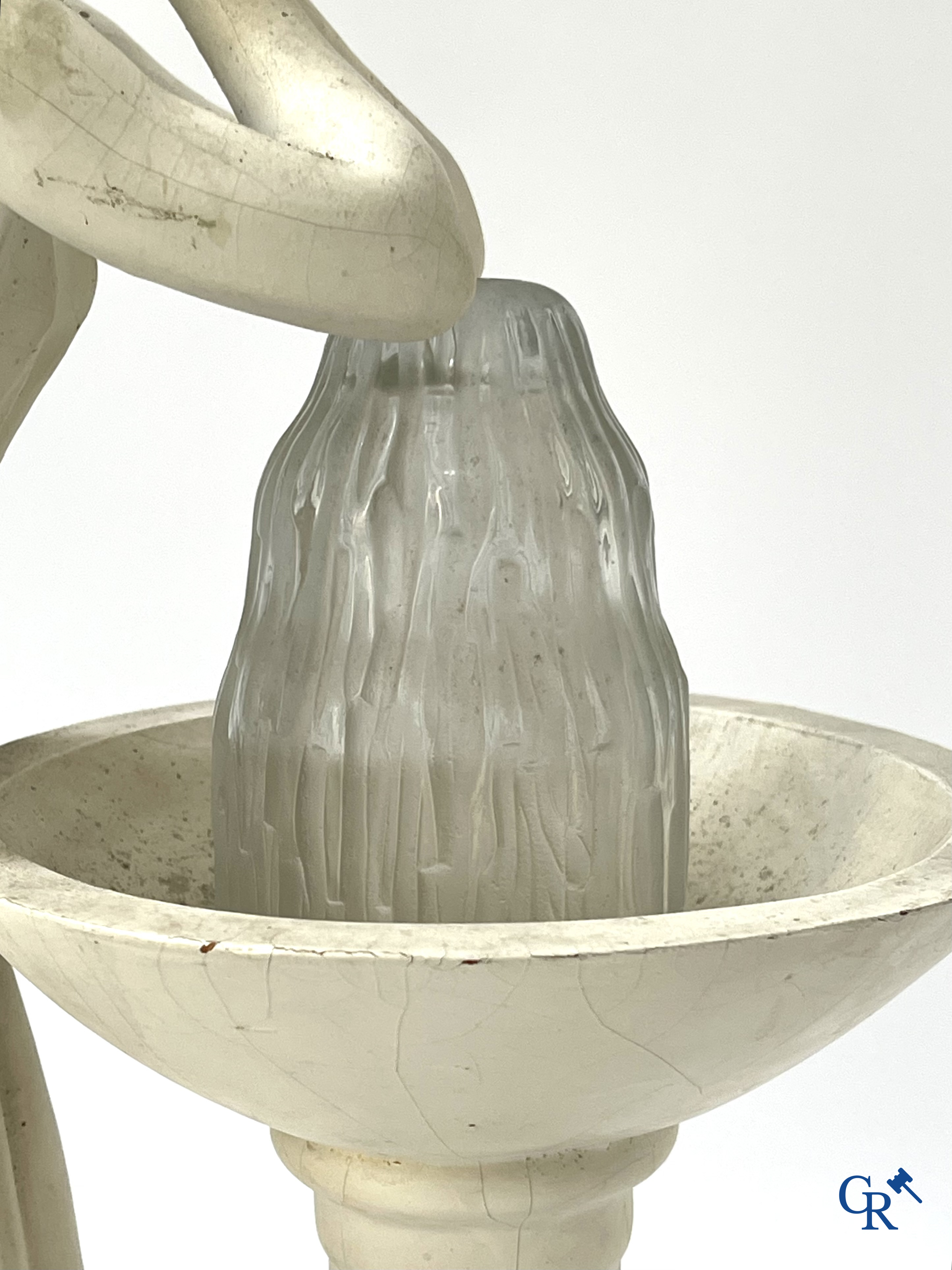 Vichy, Source de beauté. Lampe en papier mâché surmonté de plâtre patiné. Première version vers 1930-1940.