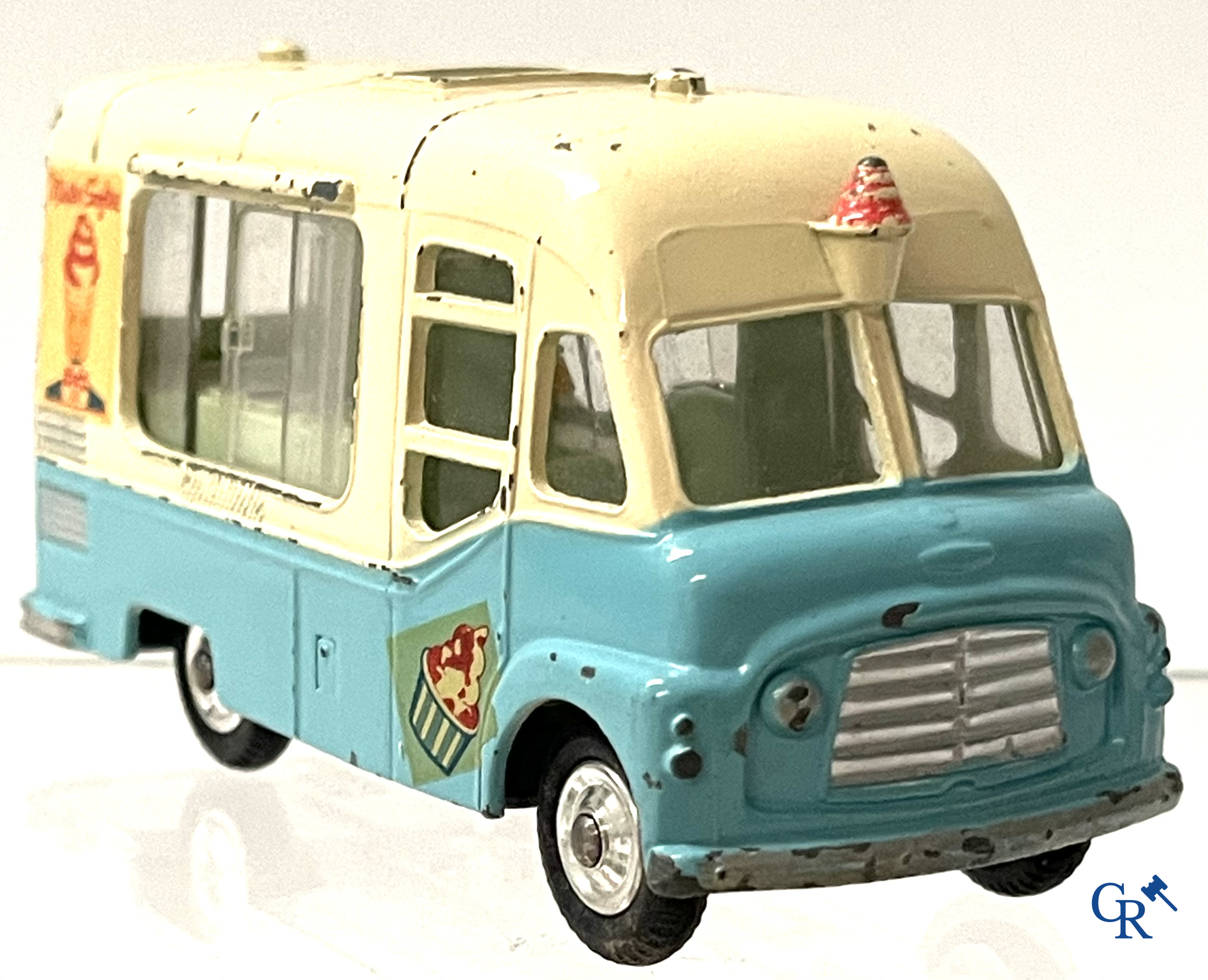 Old toys, a lot with Dinky Toys and Corgi Toys.