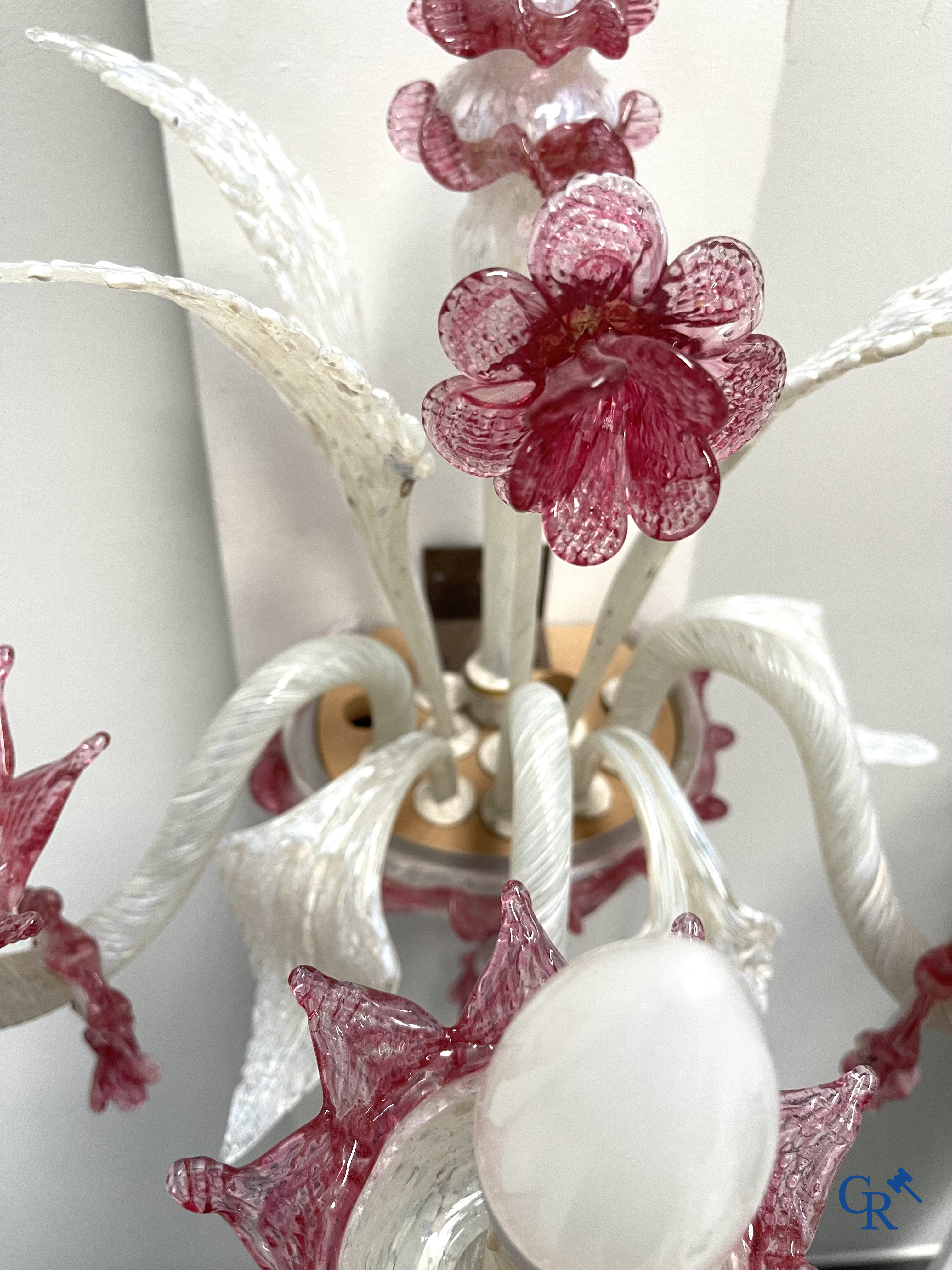 A lot of a Venetian table lamp, a pair of large wall lights in Venetian glass and a Murano ceiling lamp.