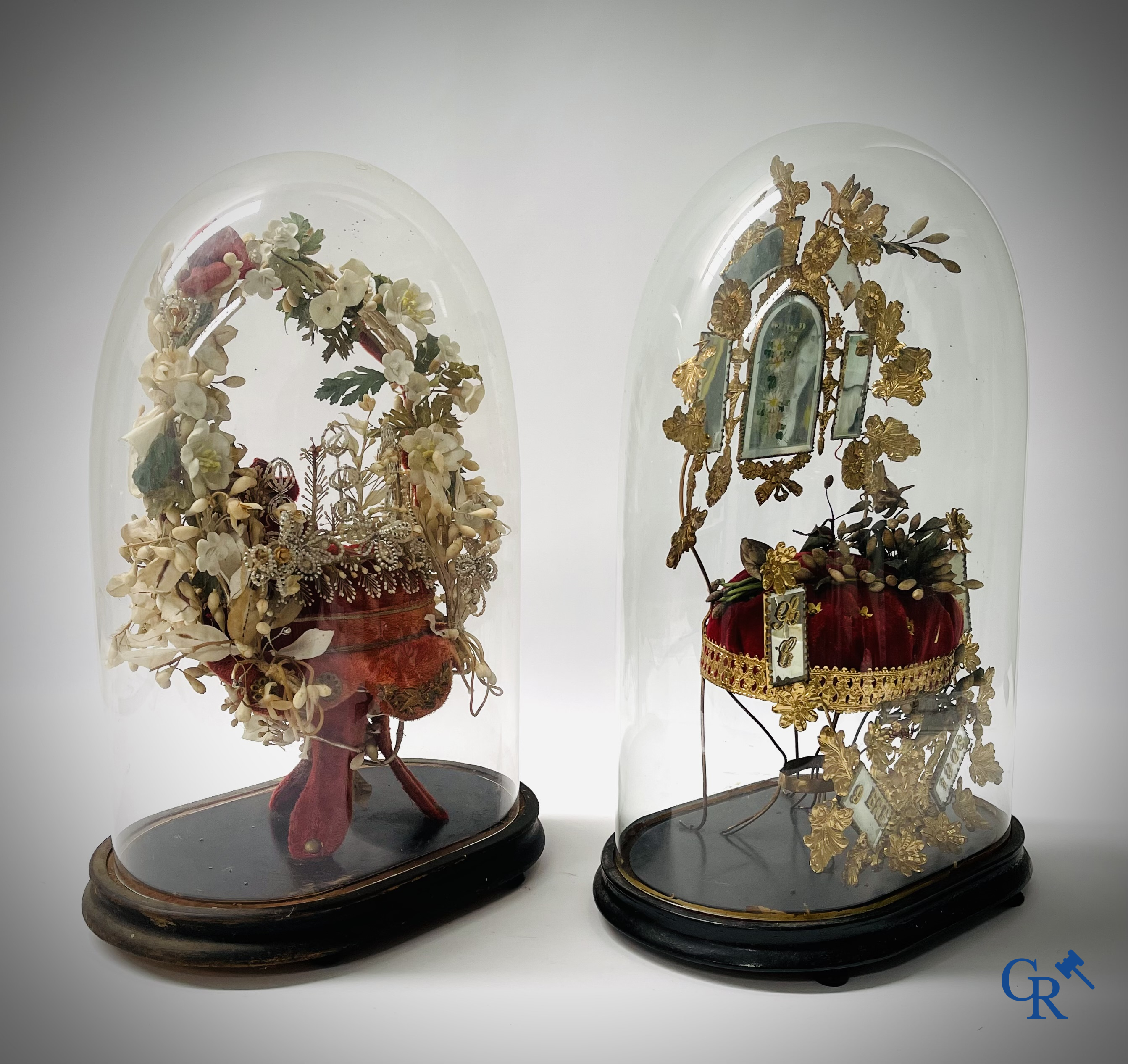 2 domes with wedding bouquet, one with flowers in biscuit, another with mirrors, dated 1908.