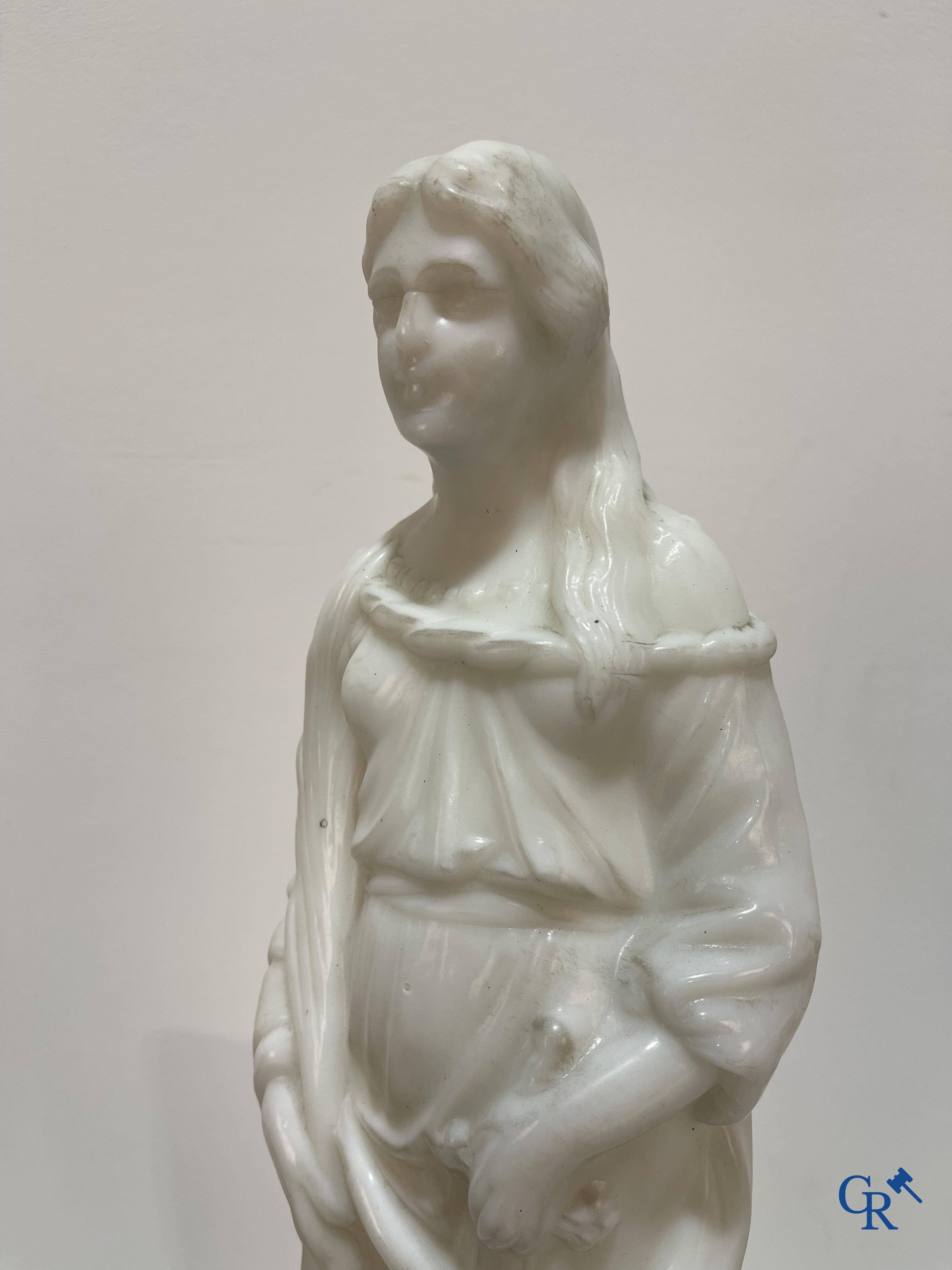 An opaline representation of Saint Catherine on a pedestal. Publicity for Bonbons John Tavernier. Circa 1900.
