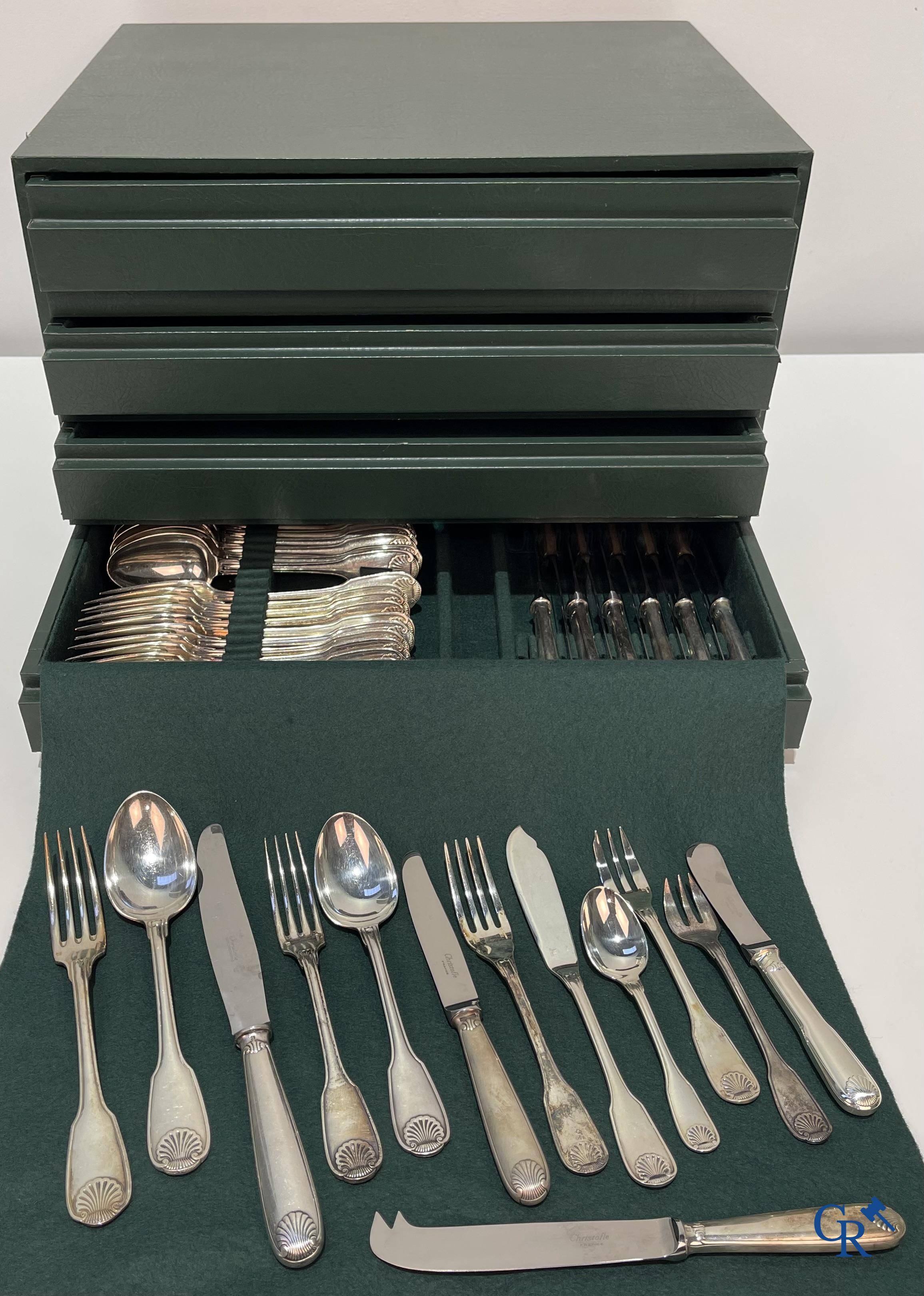 Christofle: une boîte à couverts de 155 pièces modèle Vendôme dans sa boîte de rangement d'origine.