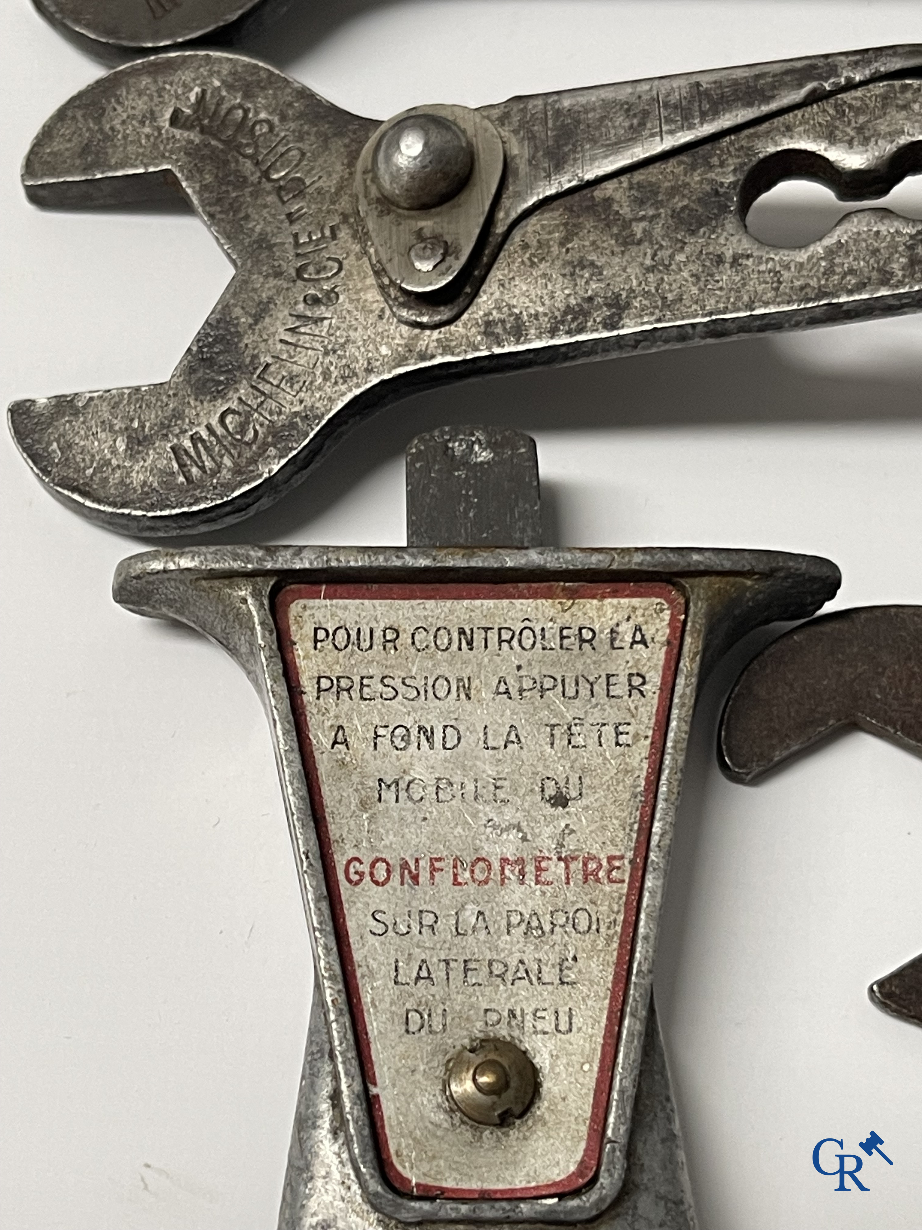 Michelin, an interesting lot with Michelin objects, mainly from the 1920's and 1930's.