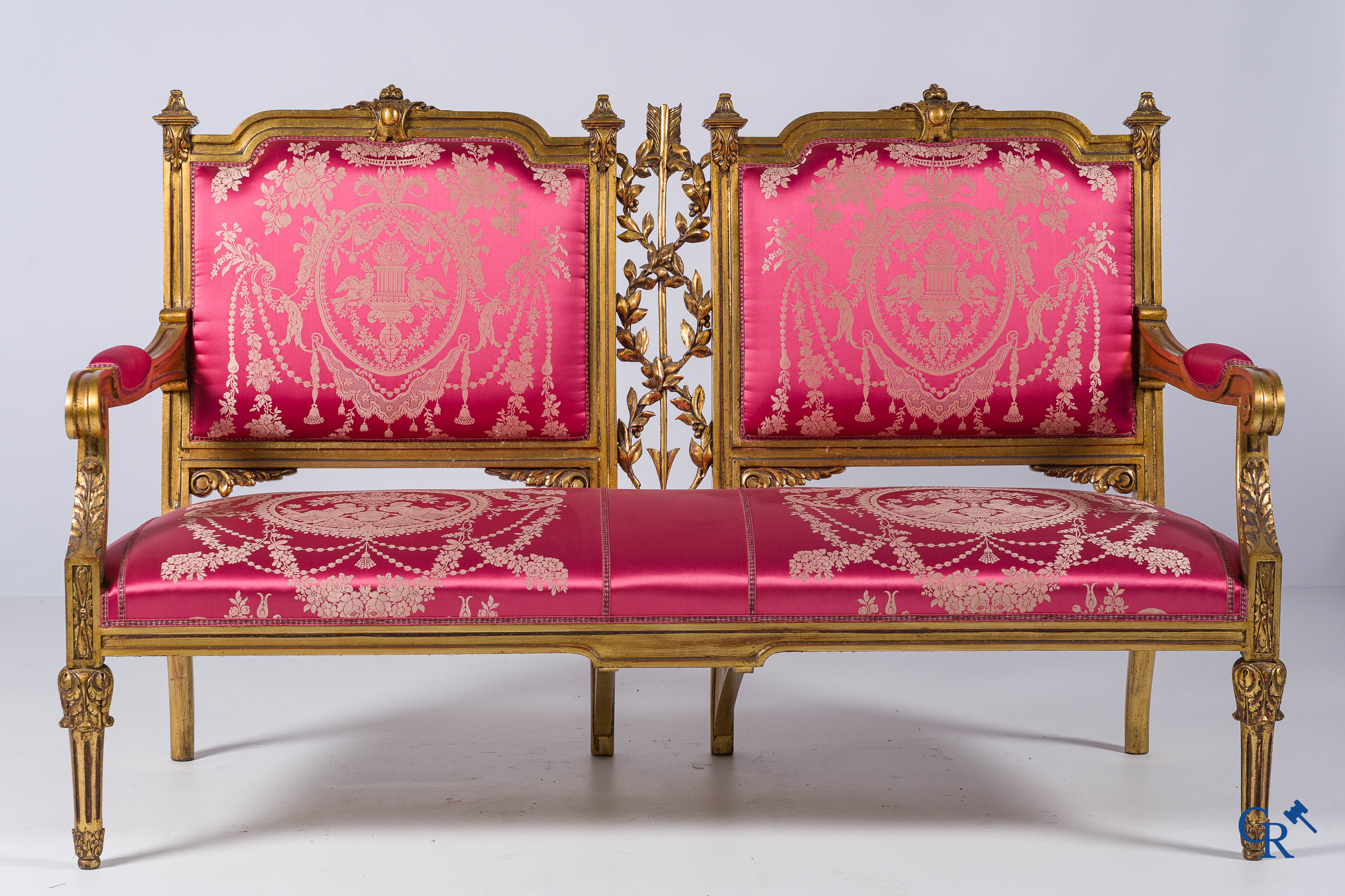 Mobilier. Salon de 6 pièces en bois sculpté et doré. Style LXVI. vers 1900.