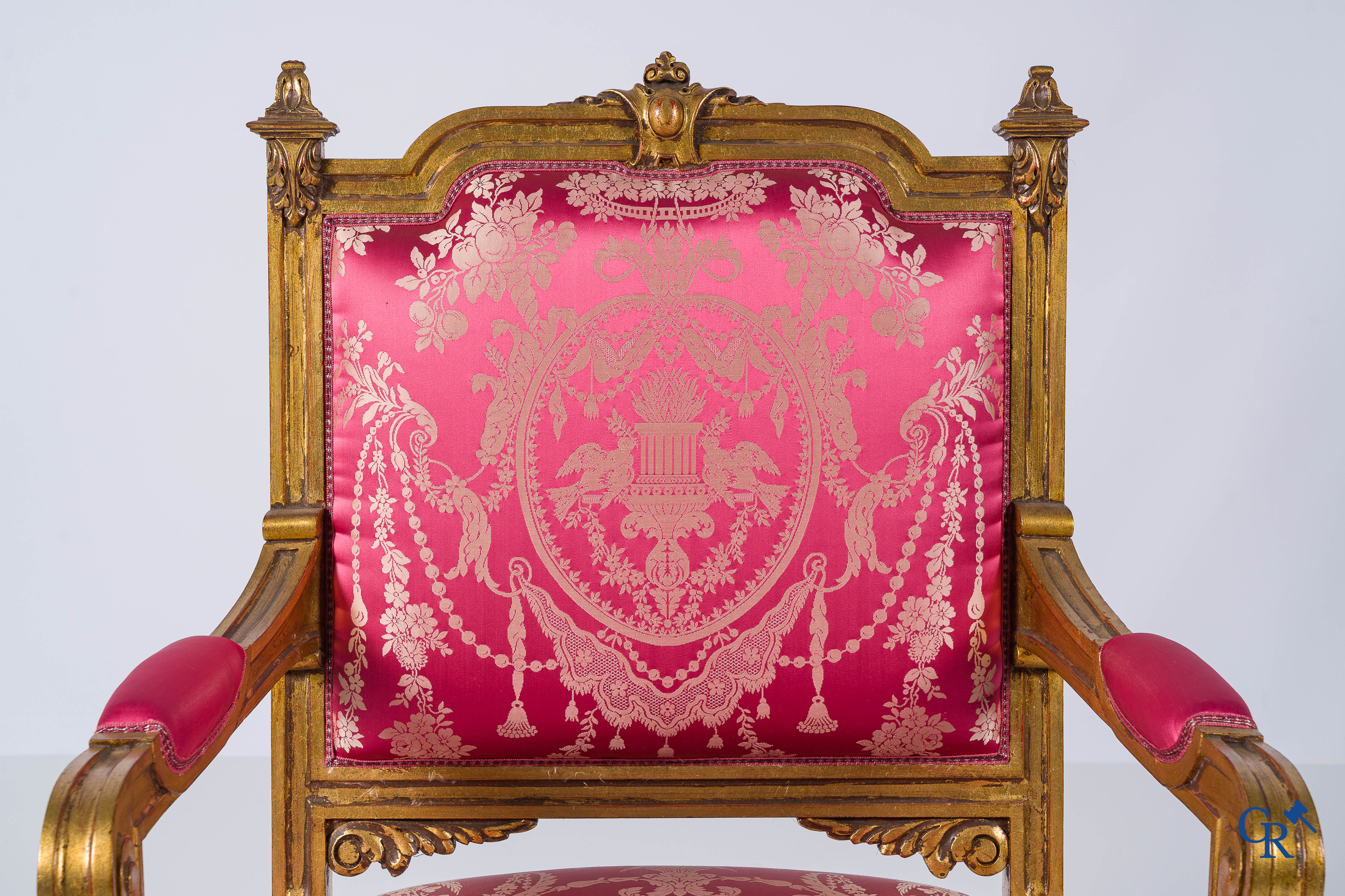 Mobilier. Salon de 6 pièces en bois sculpté et doré. Style LXVI. vers 1900.