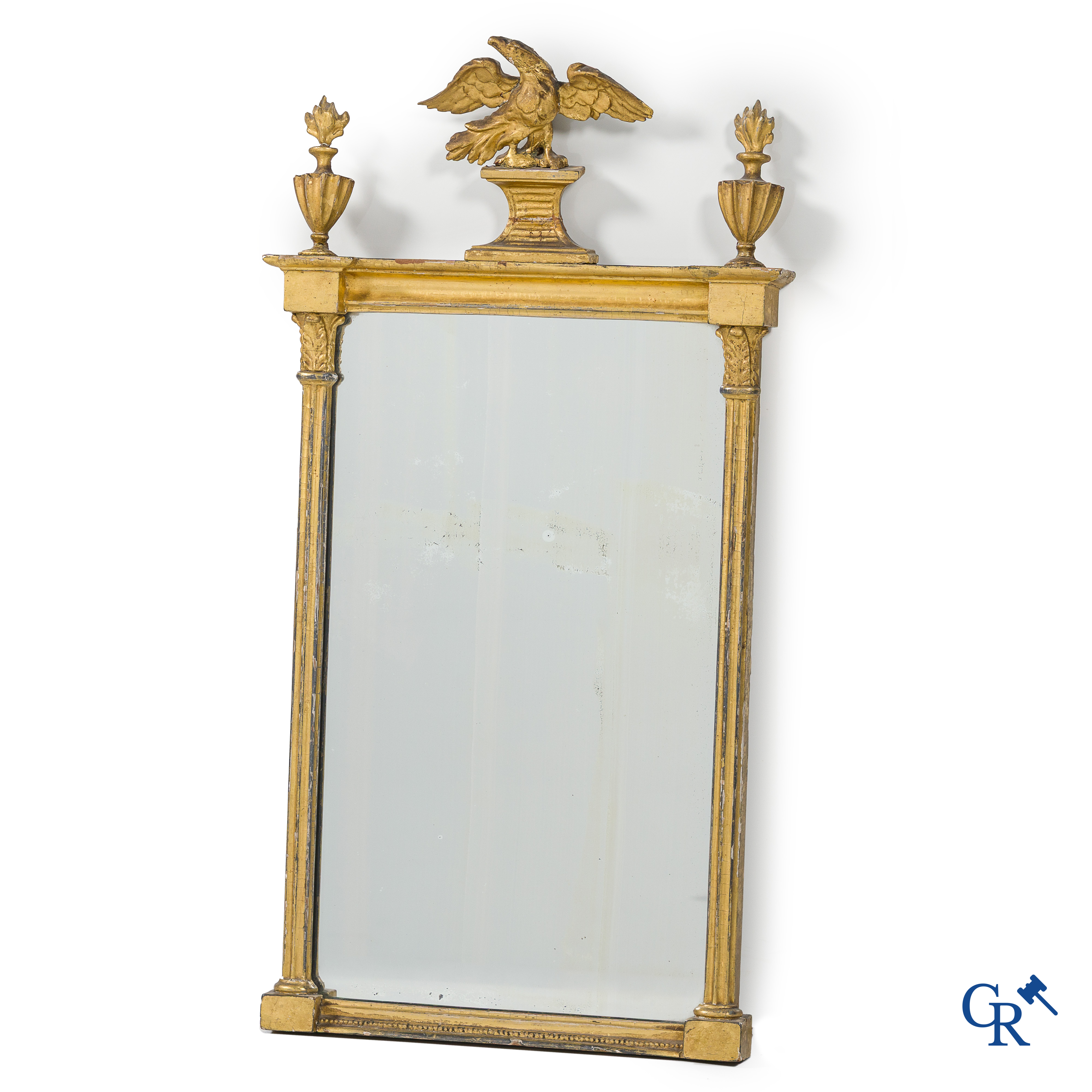 Miroir décoratif en bois sculpté et doré. Fin du XVIIIe - début du XIXe siècle.