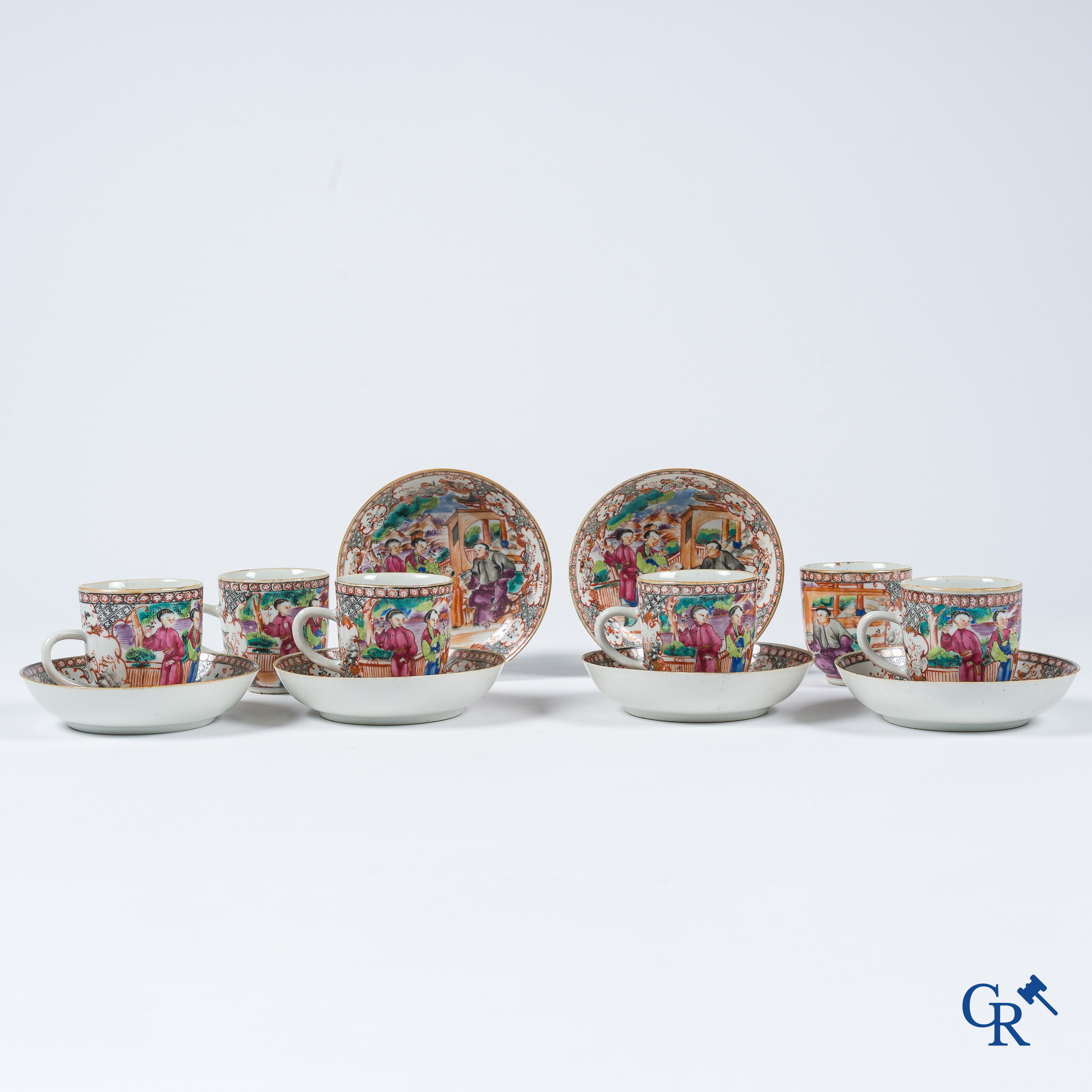 Art Asiatique. Porcelaine chinoise. Ensemble de 6 tasses et soucoupes en porcelaine chinoise d'exportation avec décor mandarin. 