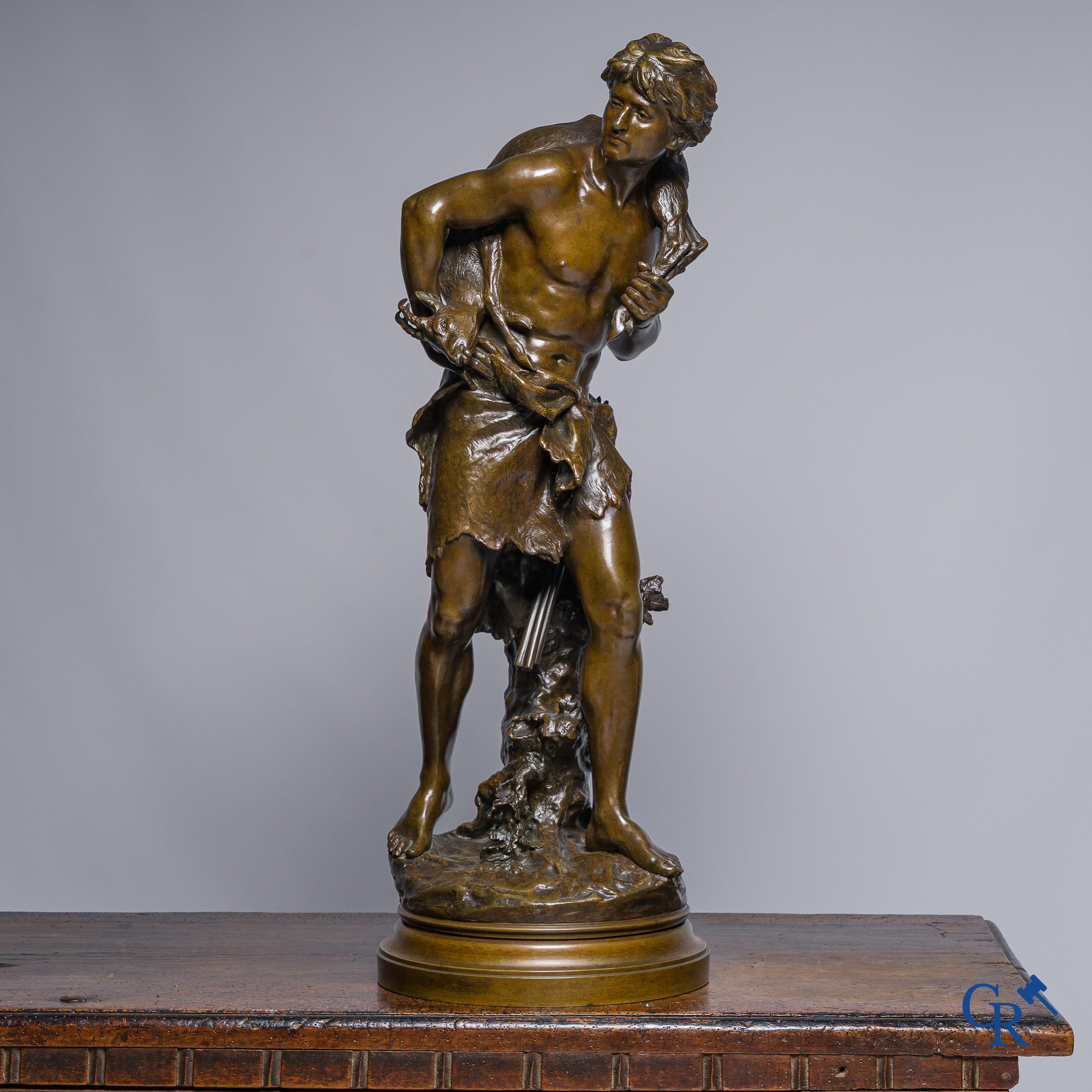 Mathurin Moreau. "Le Chasseur" Sculpture en bronze sur socle tournant. Cachet de fonderie H.V. Médaille d'Or. Exposition Paris 1900.
