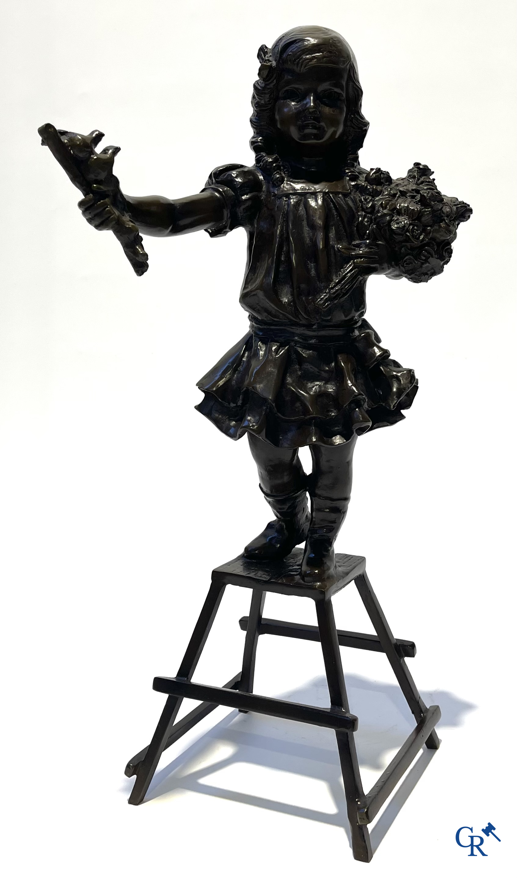 Lot de 3 statues en bronze (posthume) Fille aux fleurs, cupidon d'après Auguste Moreau et femme de style Art Déco.