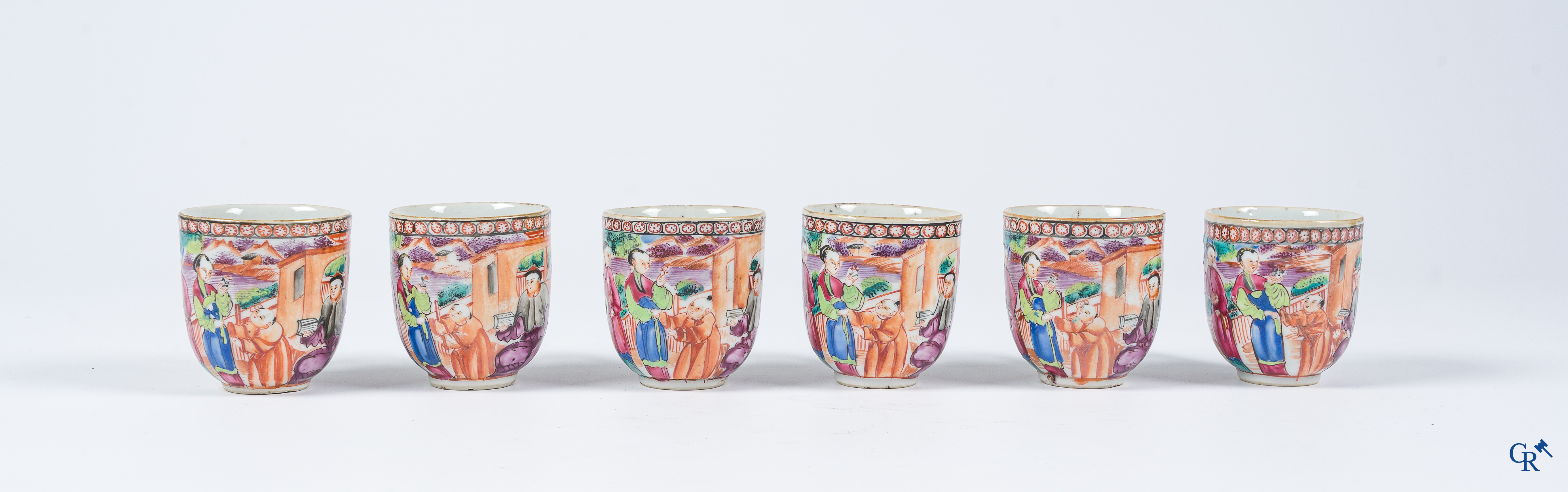 Art Asiatique. Porcelaine chinoise. Ensemble de 6 tasses et soucoupes en porcelaine chinoise d'exportation avec décor mandarin. 