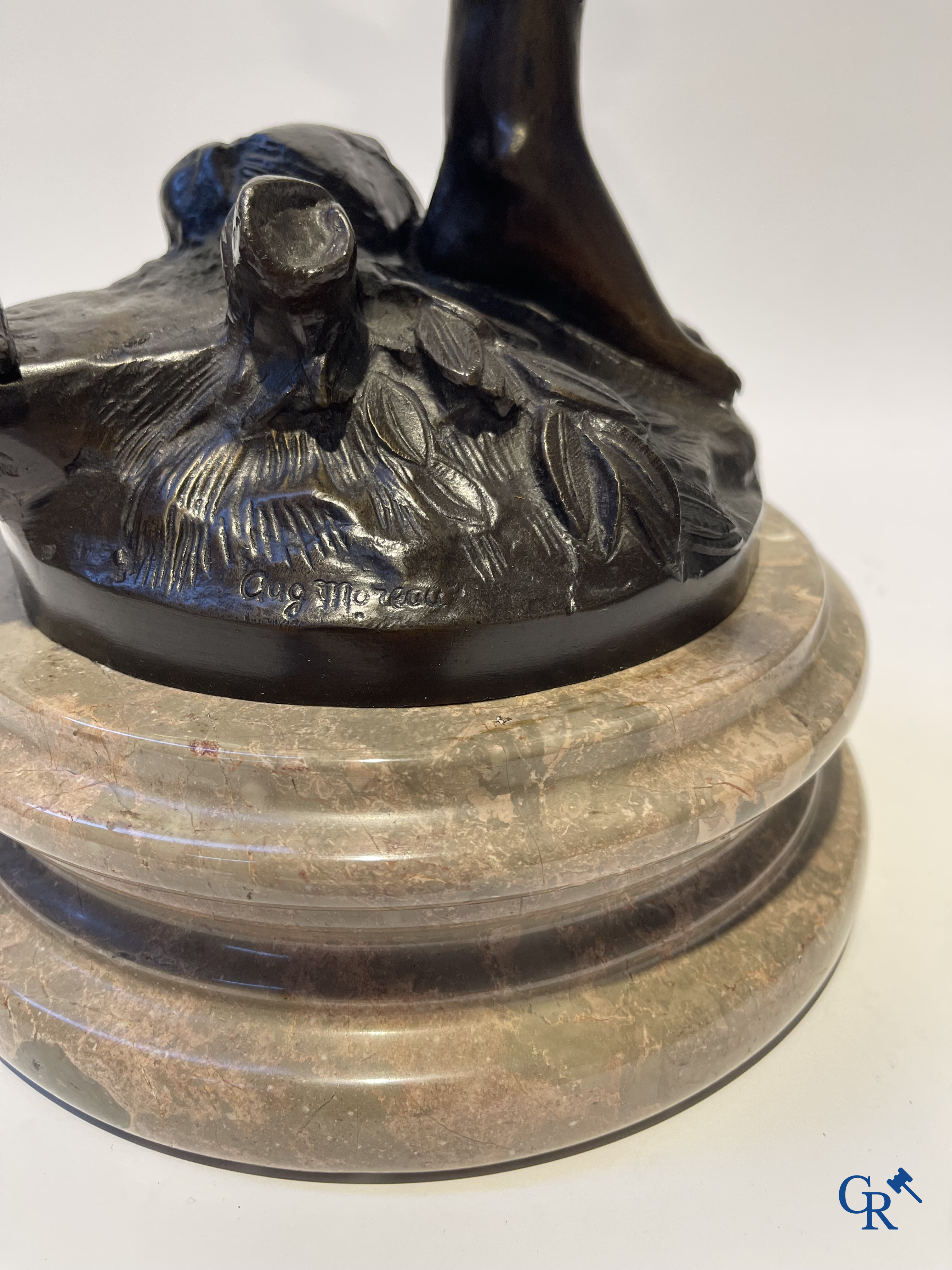 Lot de 3 statues en bronze (posthume) Fille aux fleurs, cupidon d'après Auguste Moreau et femme de style Art Déco.