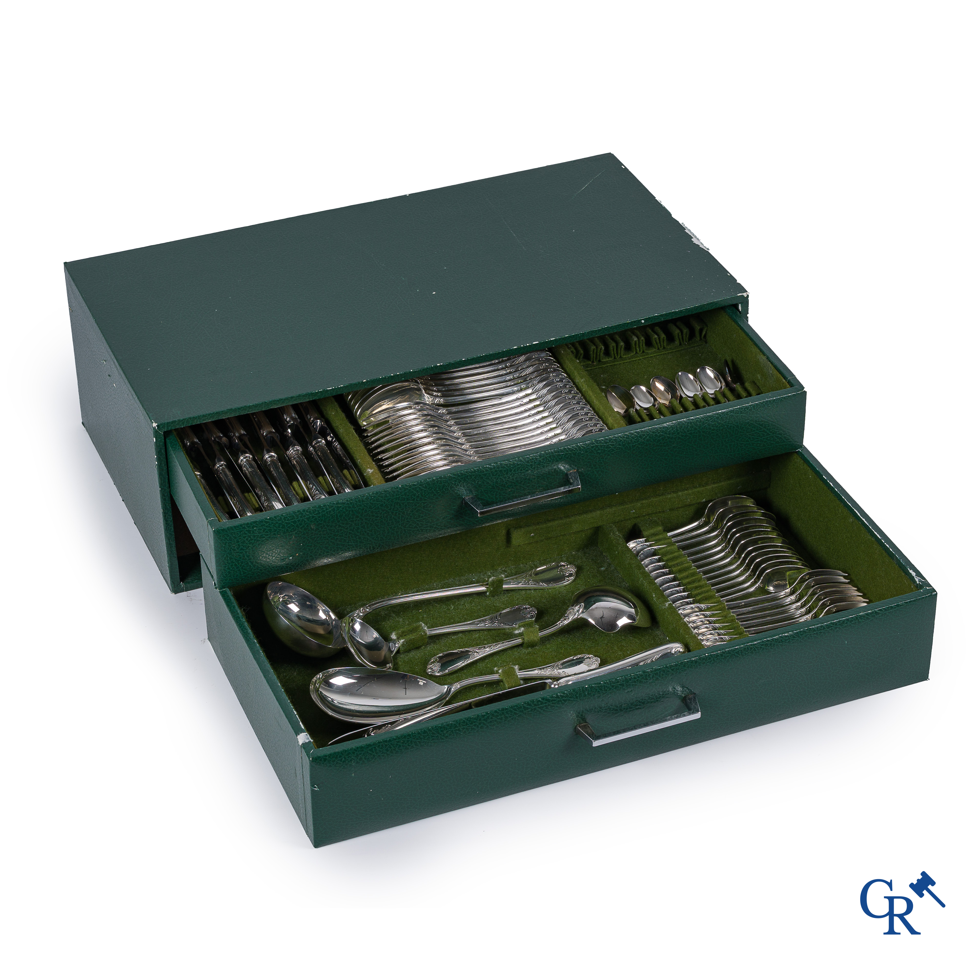 Christofle France. Coffret à couverts composé de 72 couverts en métal argenté. Modèle Marly. Signé.