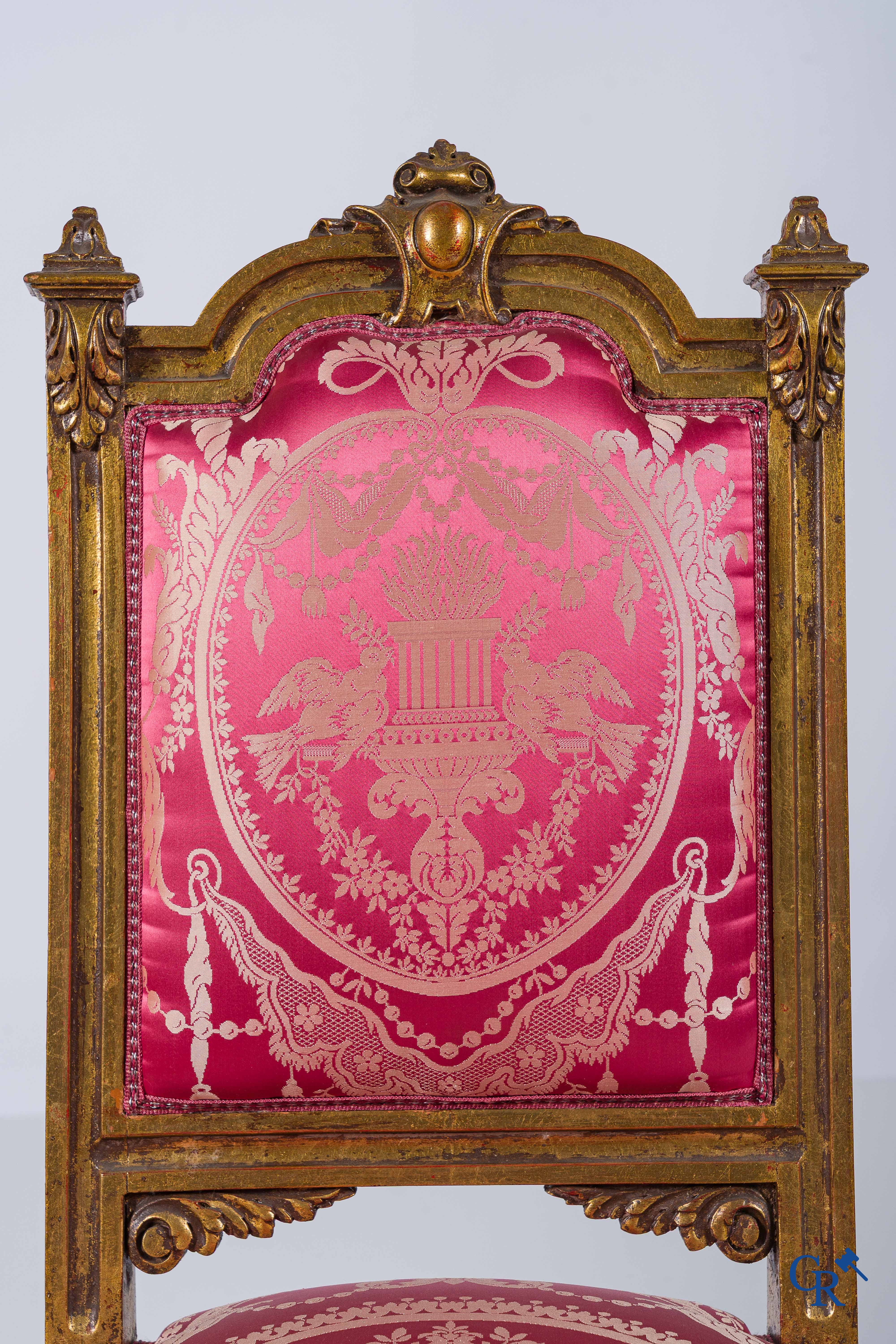 Mobilier. Salon de 6 pièces en bois sculpté et doré. Style LXVI. vers 1900.