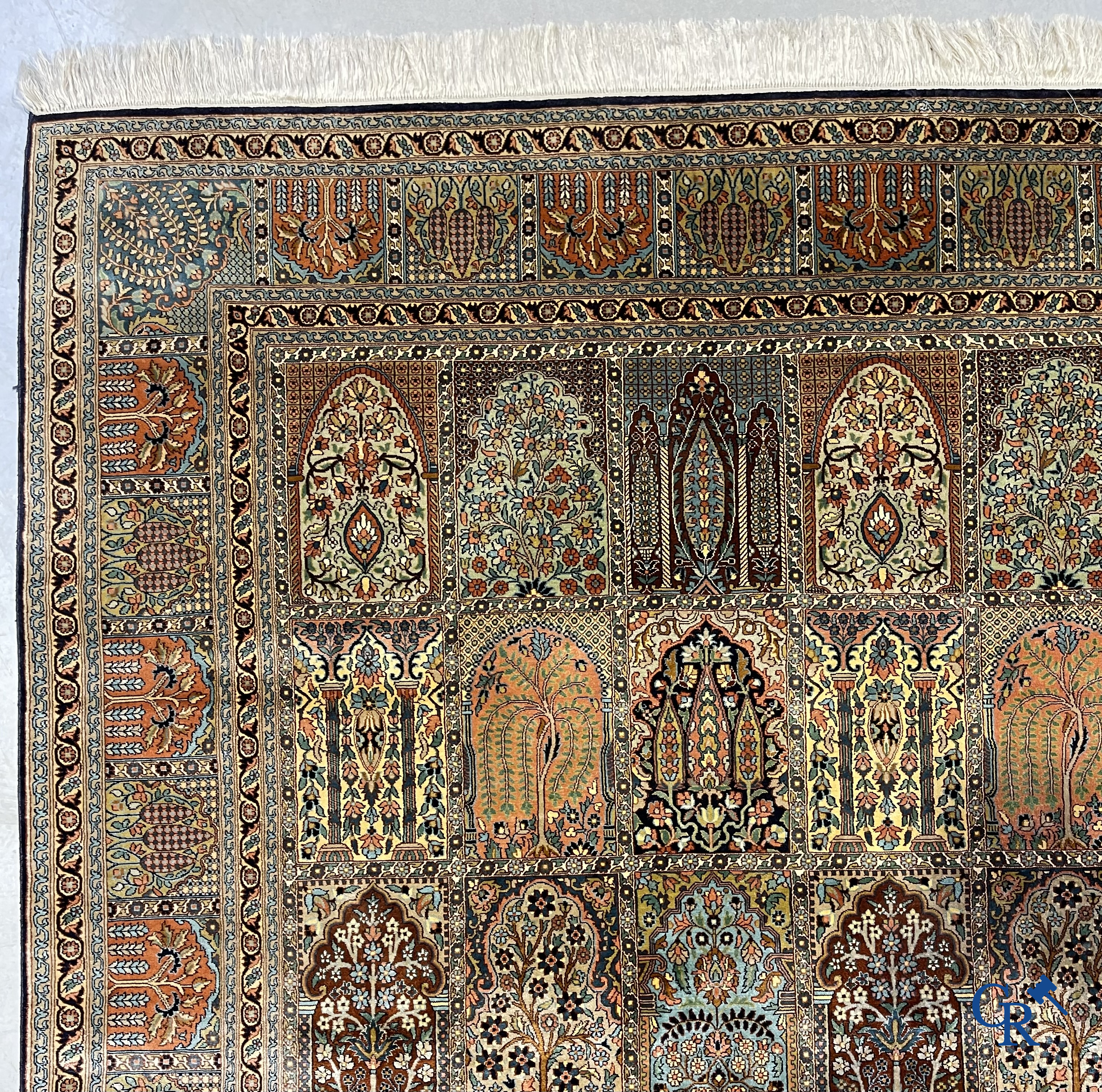 Tapis d'orient. Exceptionnel tapis en soie Khesti "garden design". Cachemire.