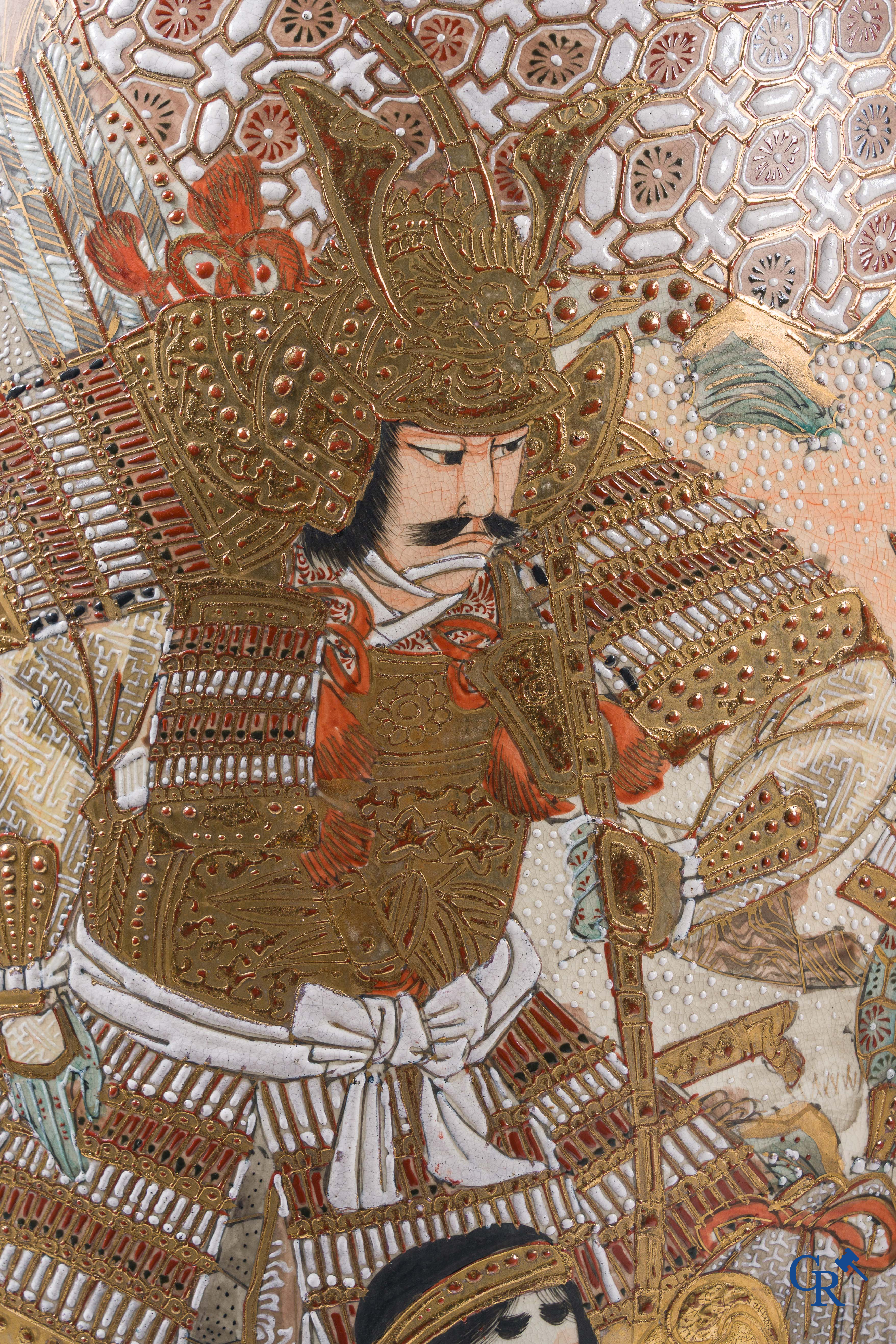 Art Asiatique. Art japonais. Exceptionnelle grande paire de vases Satsuma finement décorés. XIXe siècle.