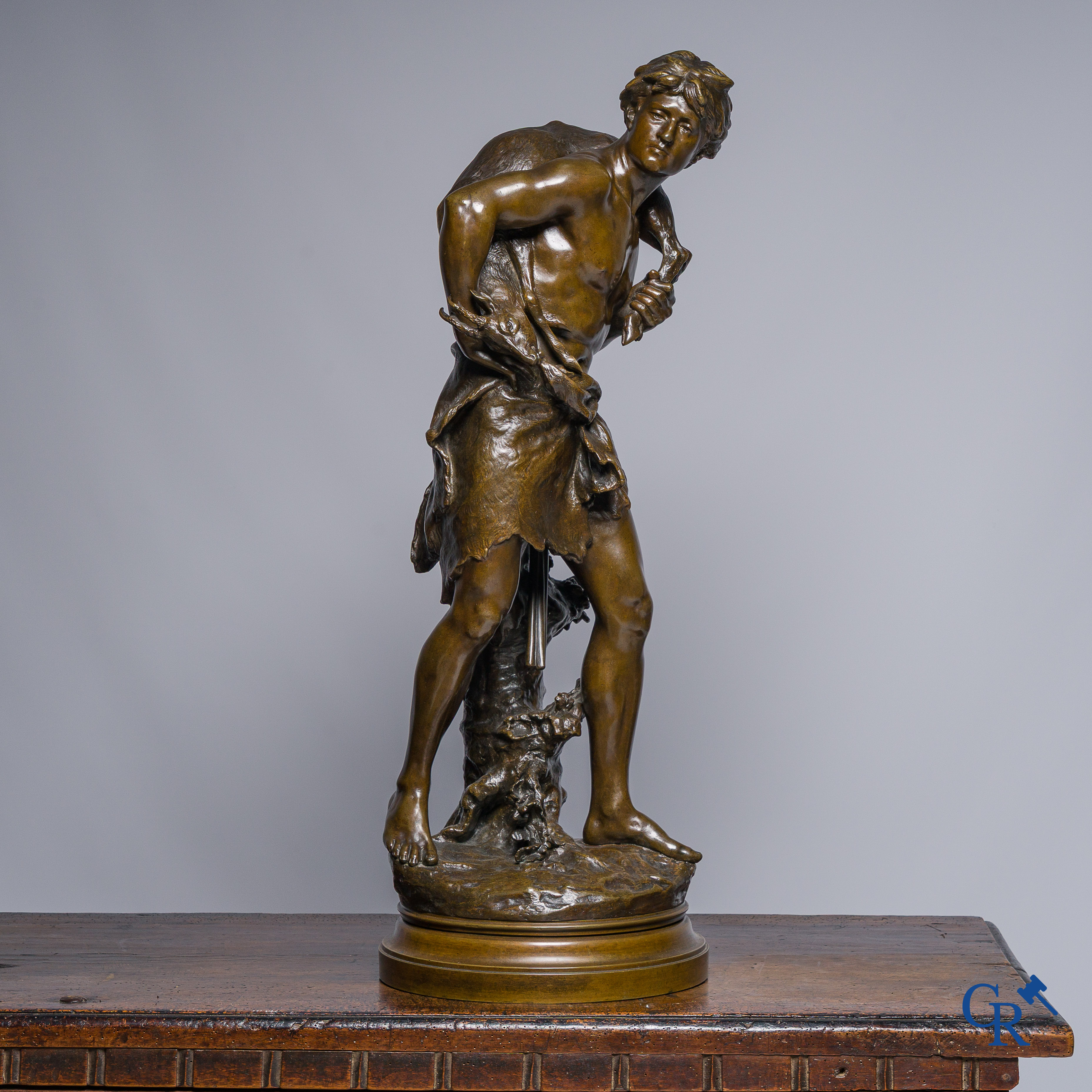 Mathurin Moreau. "Le Chasseur" Sculpture en bronze sur socle tournant. Cachet de fonderie H.V. Médaille d'Or. Exposition Paris 1900.