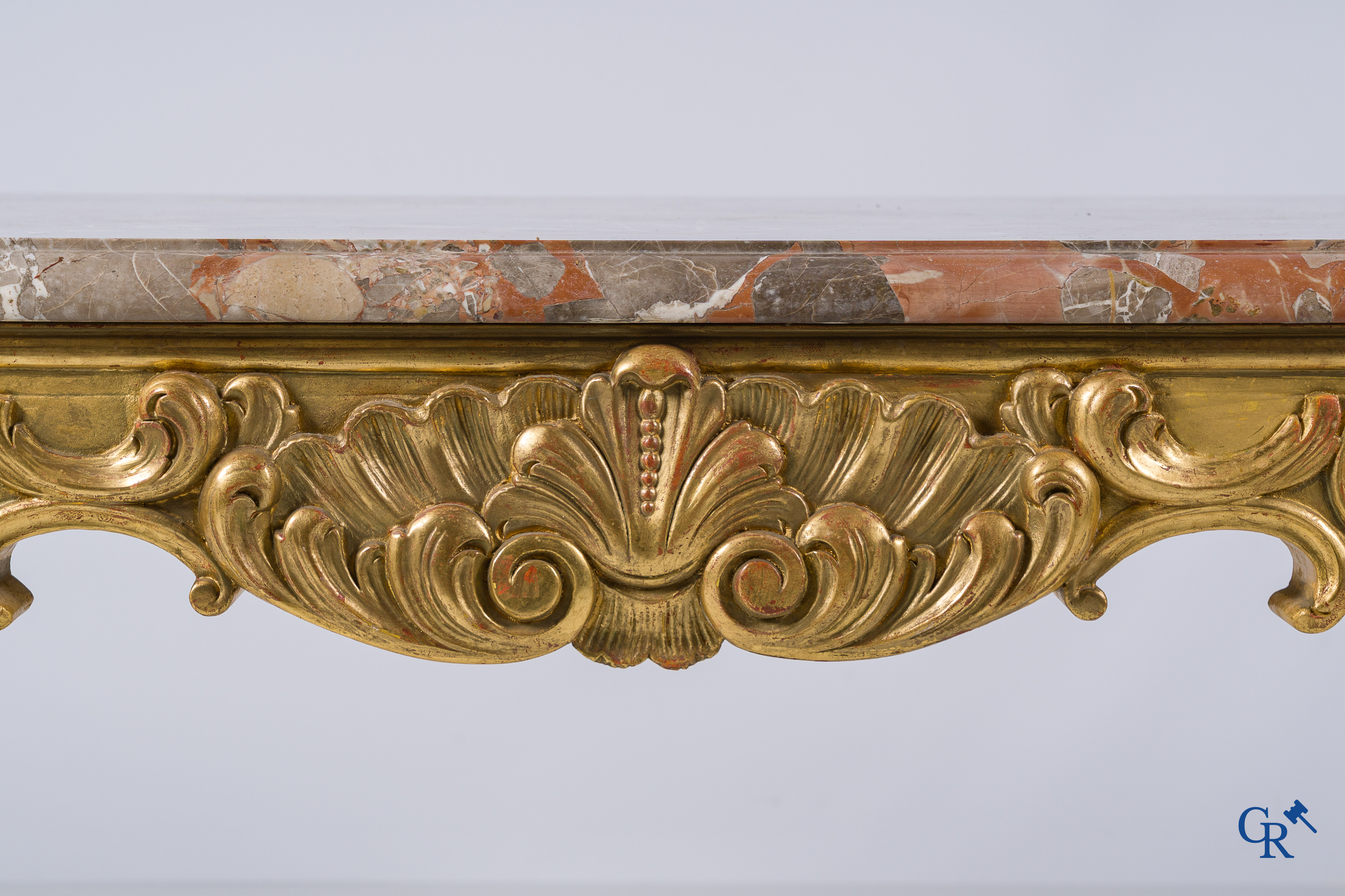 Table console en bois sculpté et doré avec plateau en marbre. Style LXV.