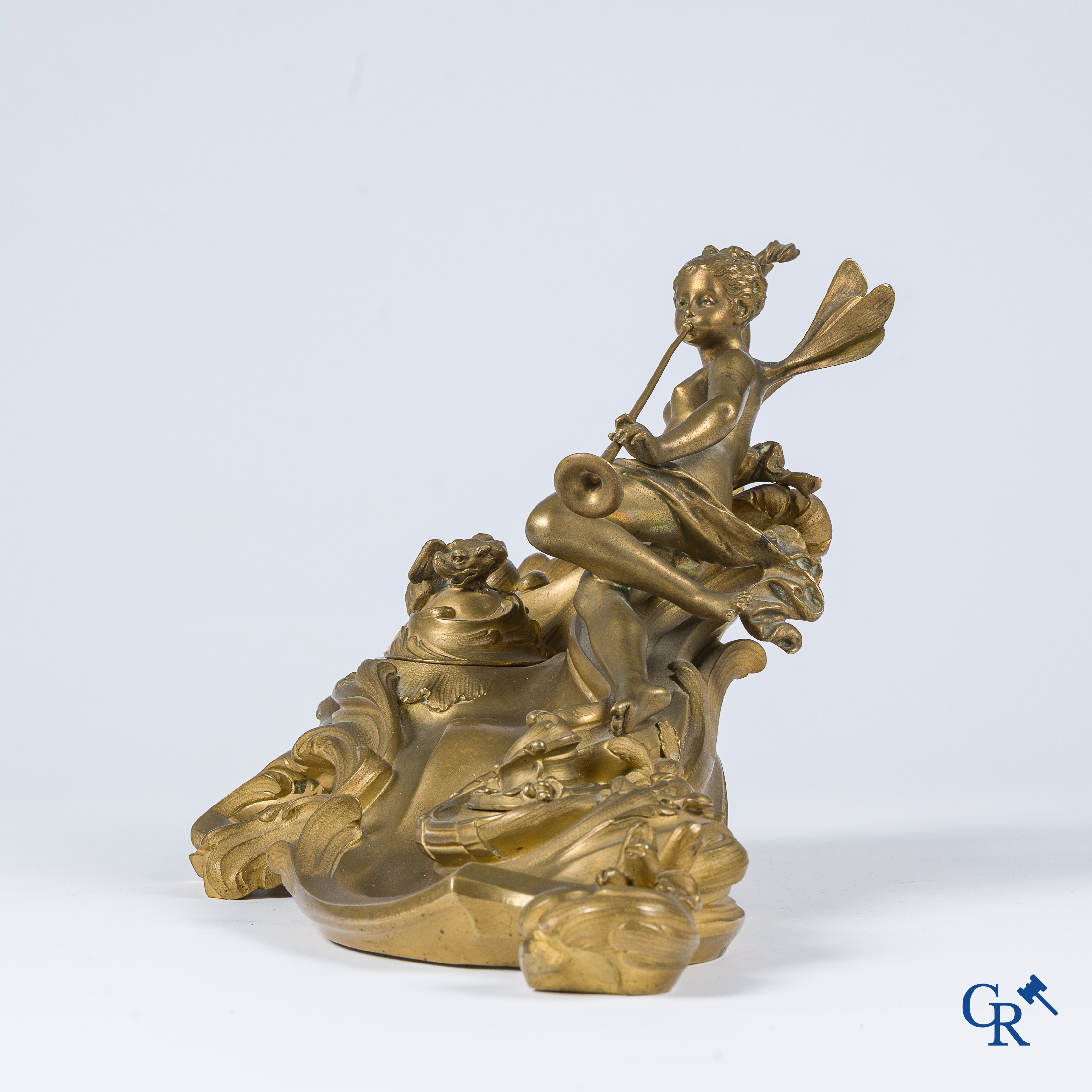 Ensemble de bureau ou encrier en bronze finement ciselé et doré. Style LXV. Epoque Napoléon III.