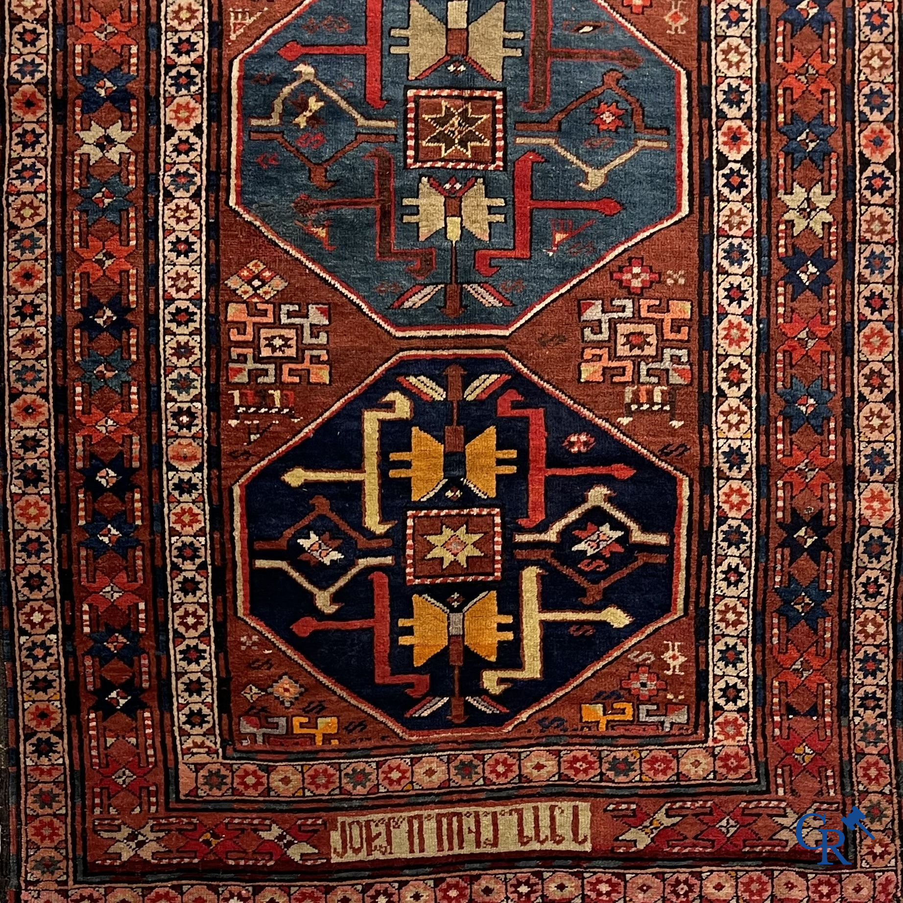 Oosterse tapijten. Antiek handgeknoopt Perzisch tapijt met inscripties. Kazak.