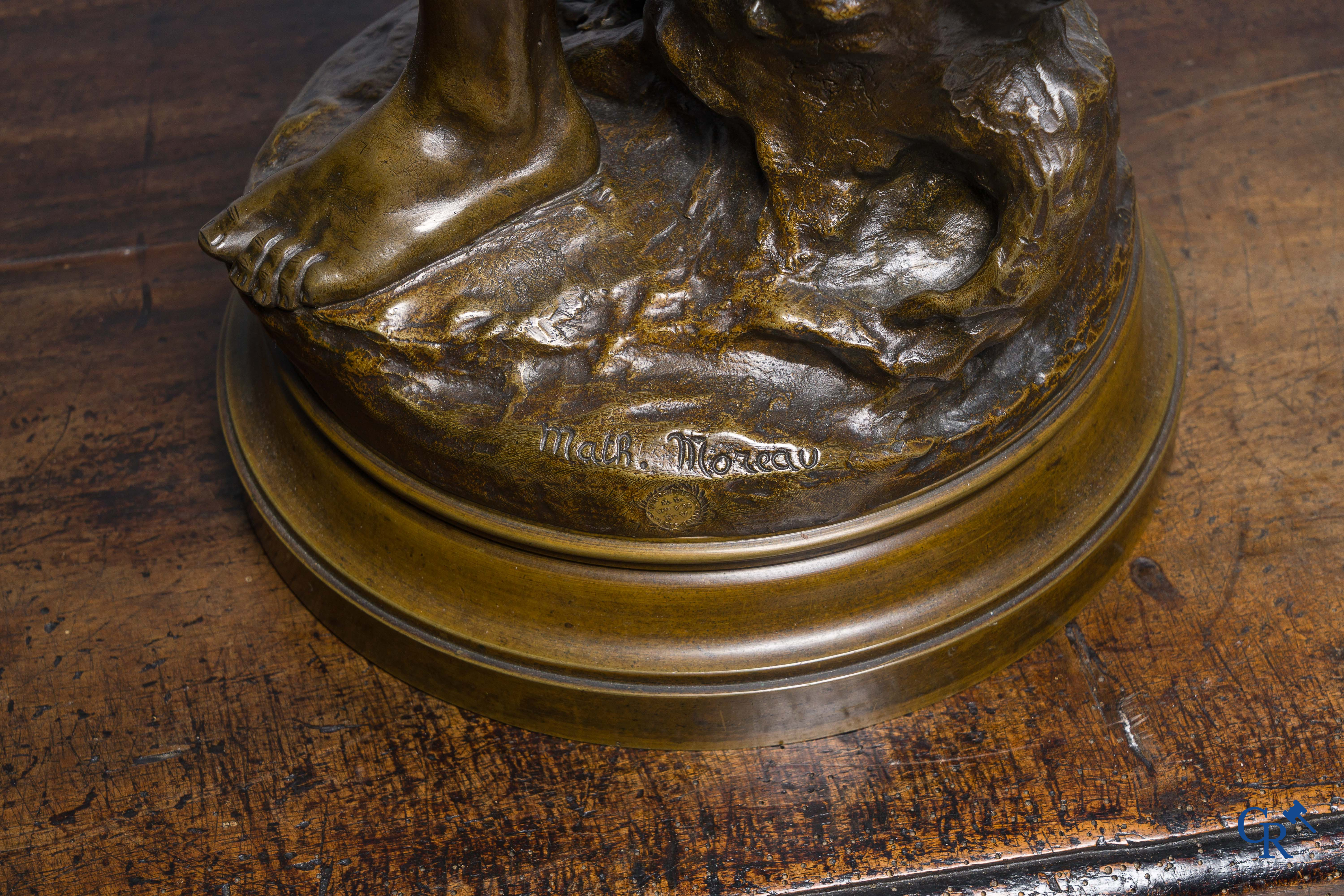 Mathurin Moreau. "Le Chasseur" Sculpture en bronze sur socle tournant. Cachet de fonderie H.V. Médaille d'Or. Exposition Paris 1900.