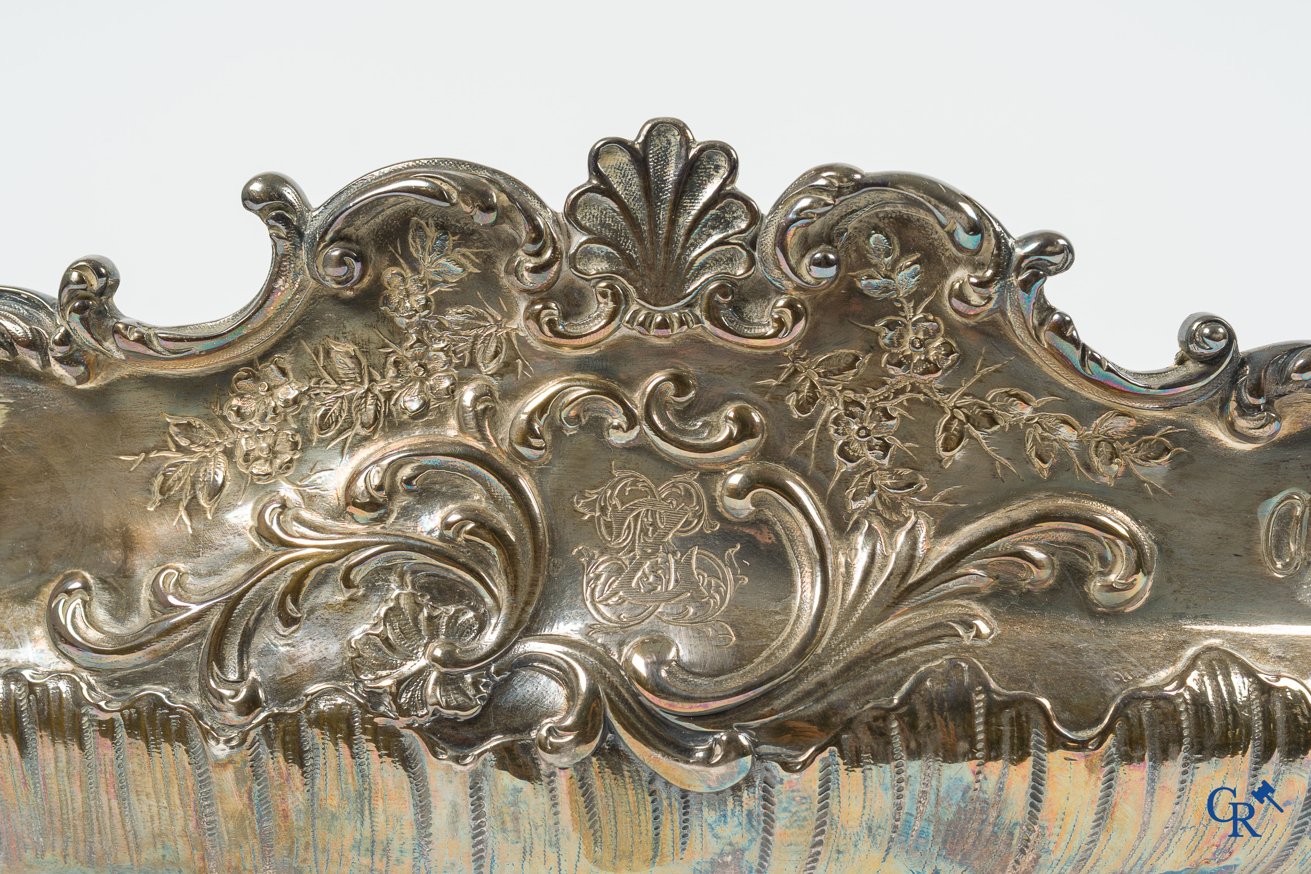 Argent. Milieu de table en argent. Poinçon tête de Minerve. Style LXV.