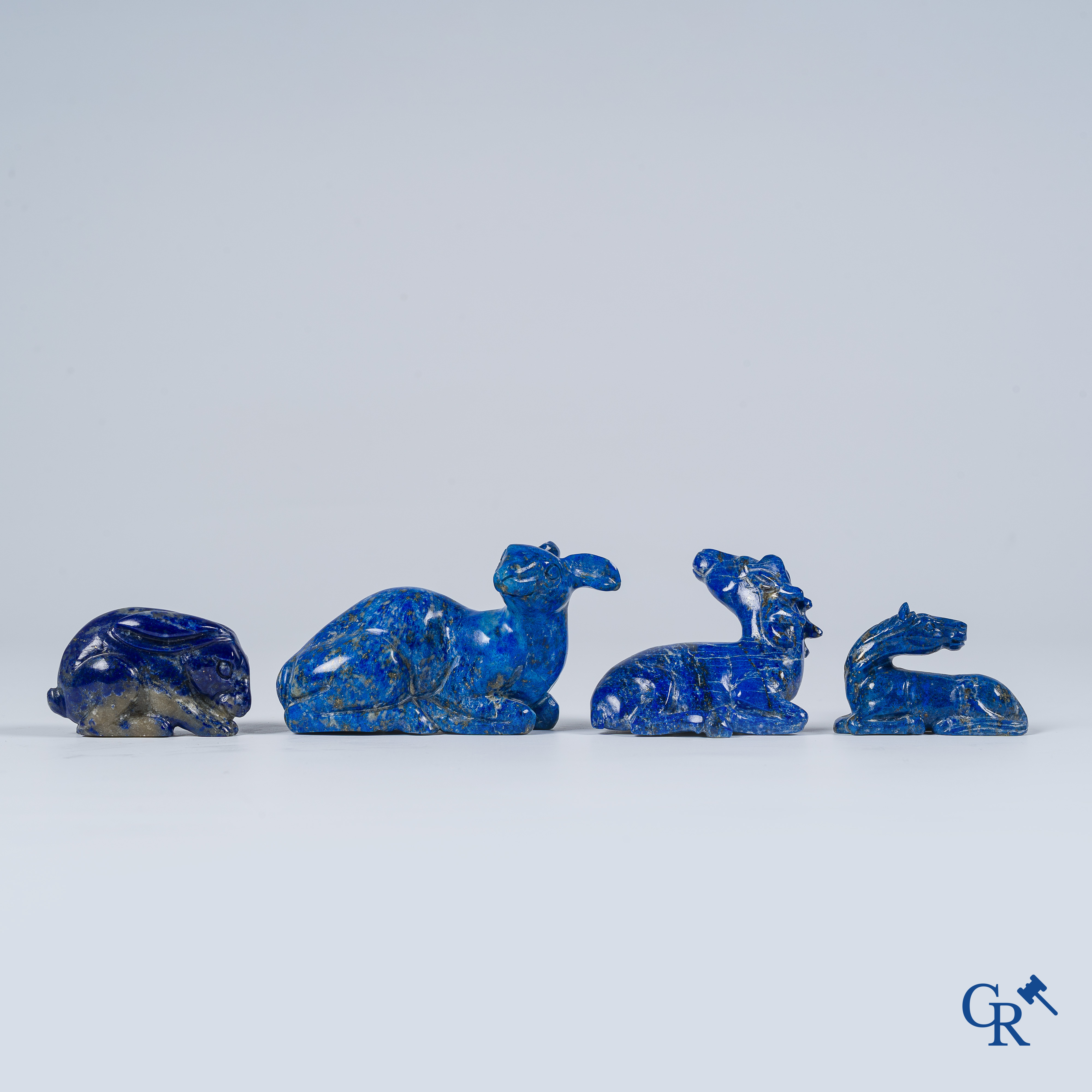 Art Asiatique. Chine. Diverses figures d'animaux en Lapis Lazulli. Un cheval, 2 cerfs et un lapin.