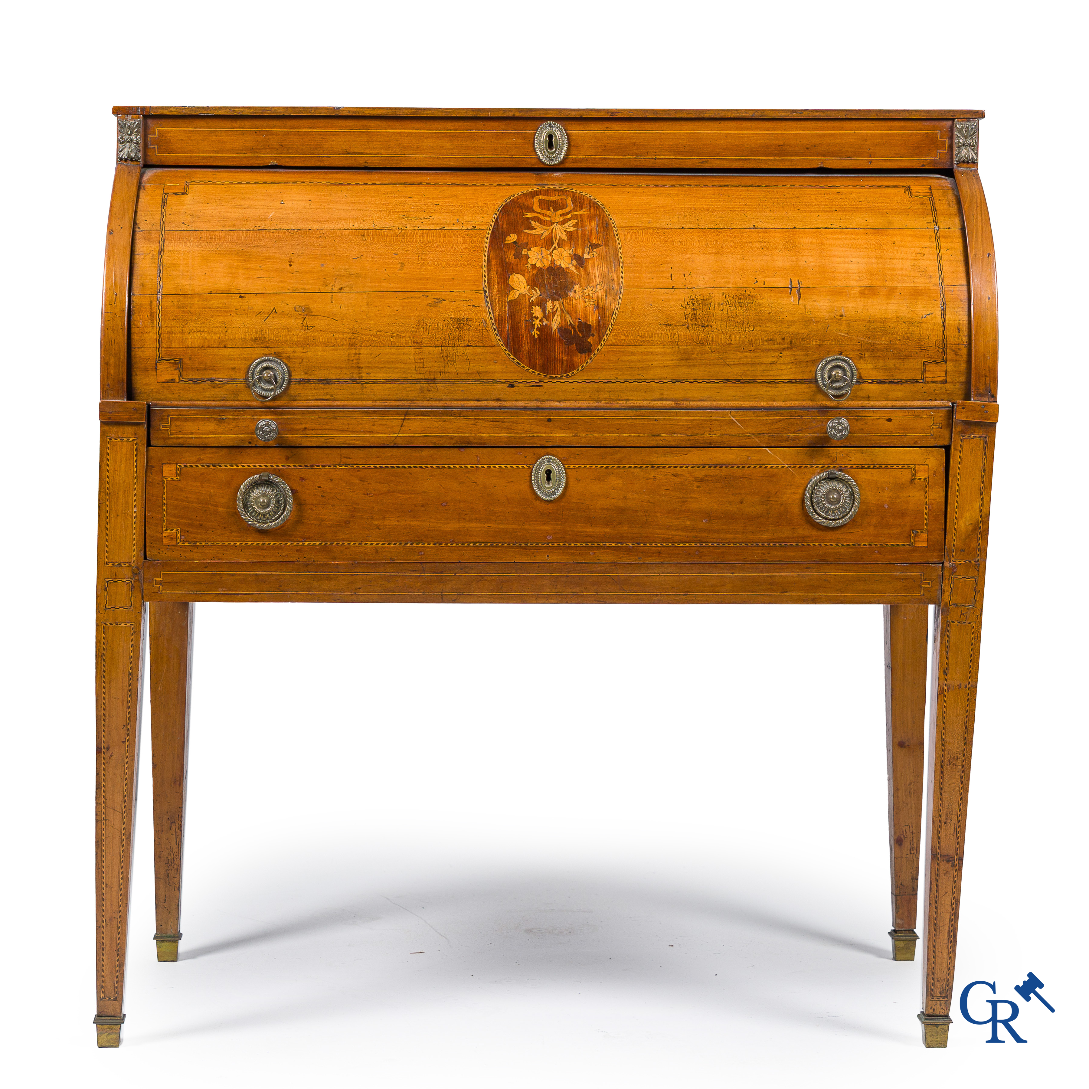Epoque LXVI. Bureau à cylindre de dame en cerisier et marqueterie. France, fin XVIIIème.