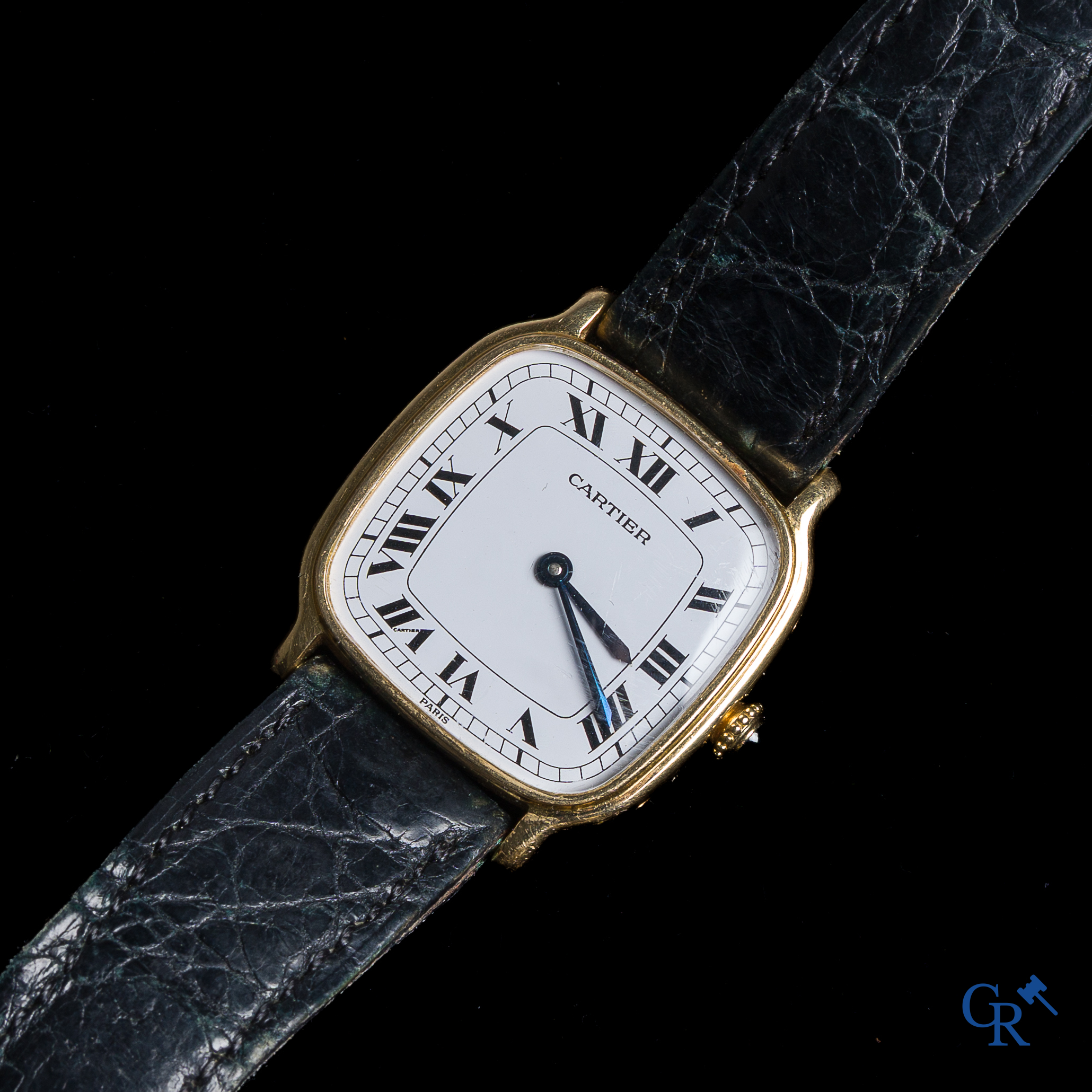 Cartier, Paris. Montre-bracelet pour dames en or jaune avec cadran en émail blanc. Chambord. Vers 1970.