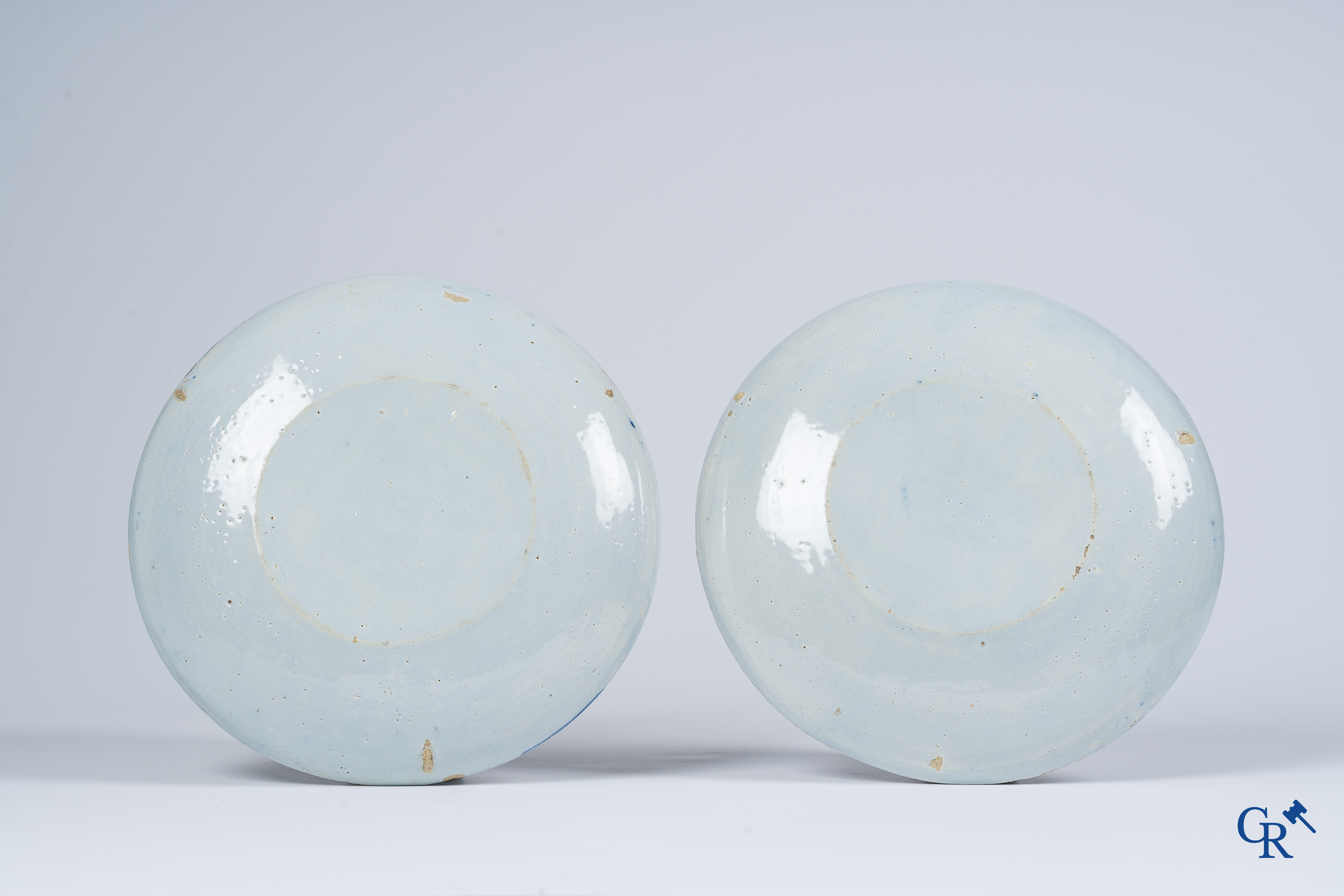Faience. Paire d'assiettes en faience de Delft. Hollande 18ème.