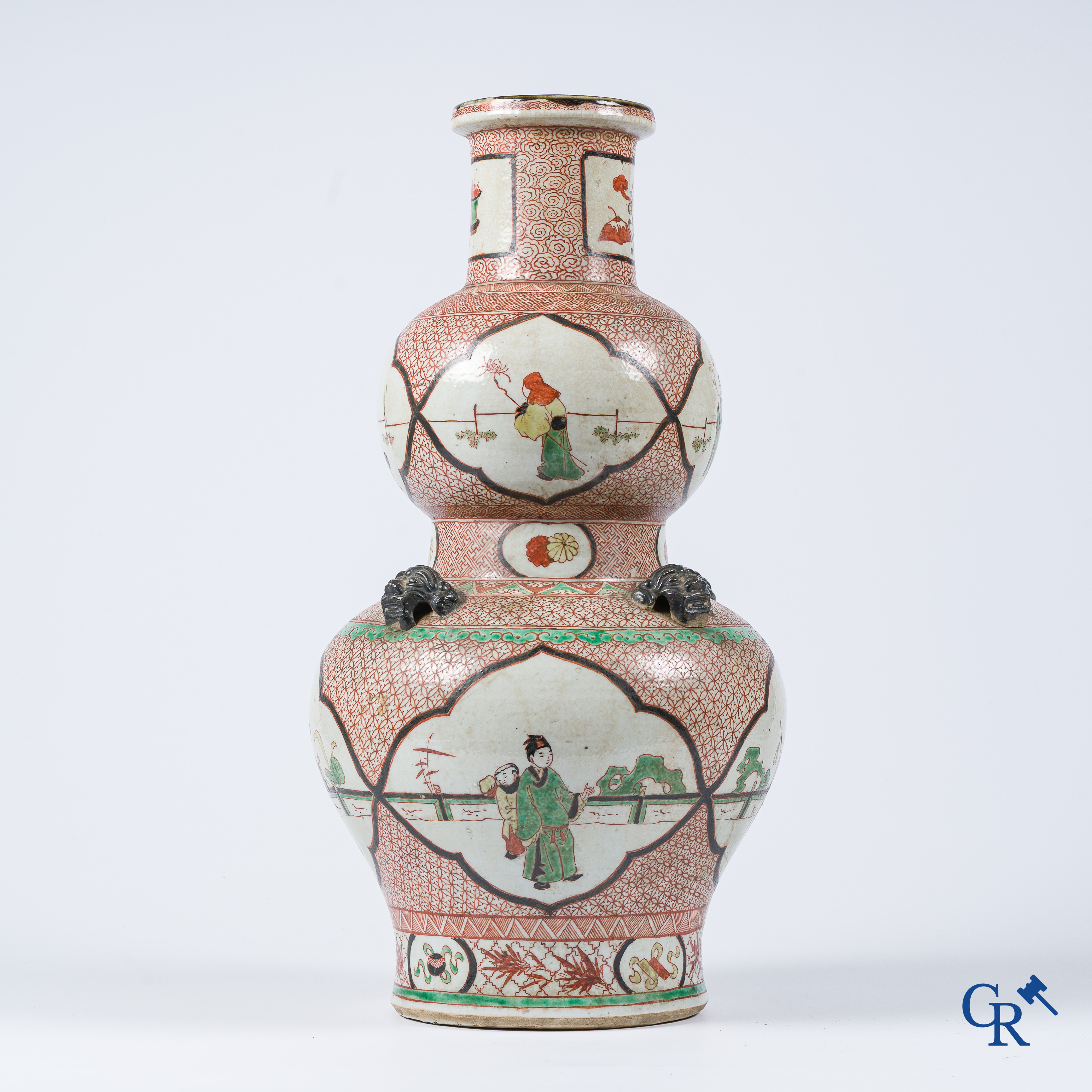 Art Asiatique. Porcelaine chinoise. Un grand vase à double gourde. XVIIIe-XIXe siècle.