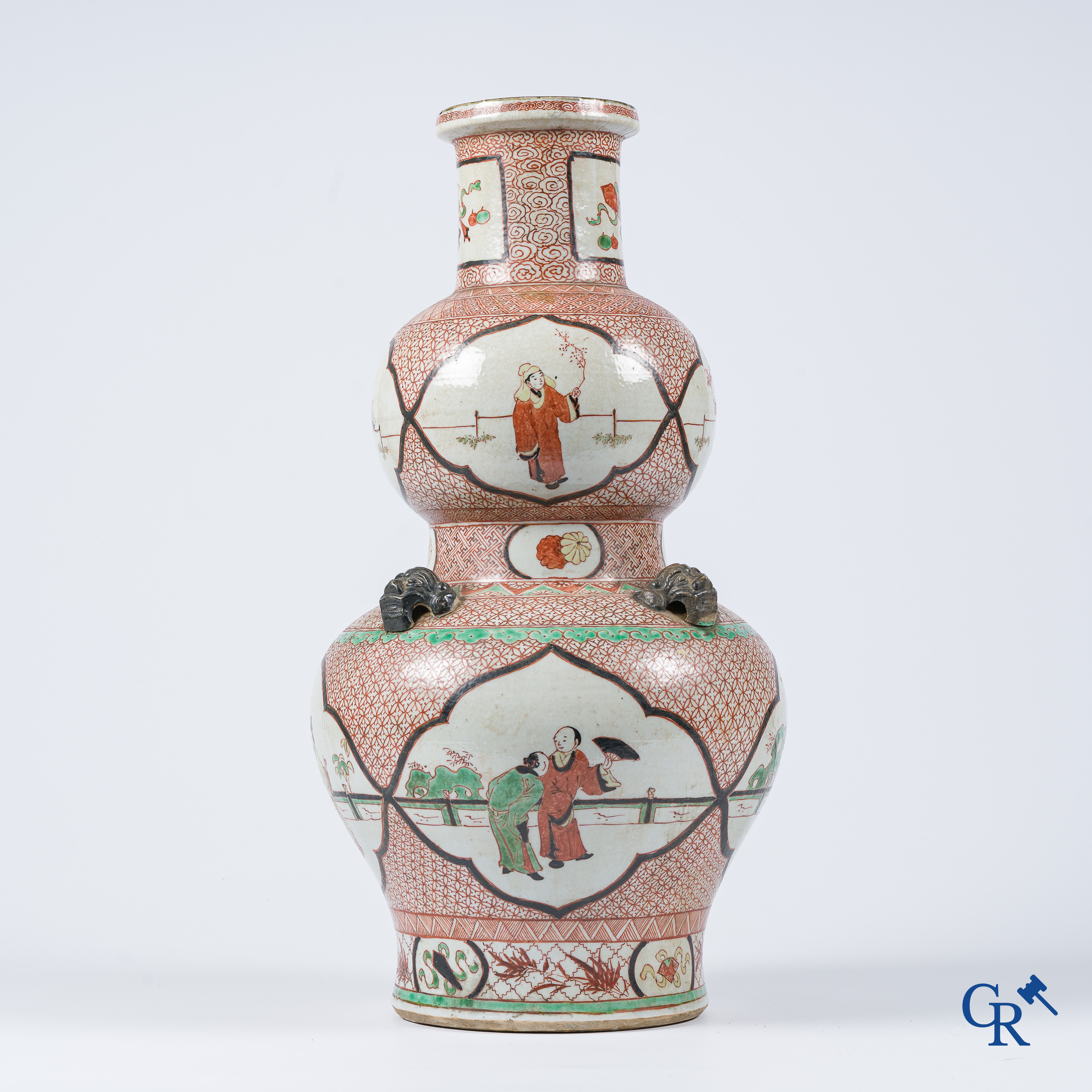Art Asiatique. Porcelaine chinoise. Un grand vase à double gourde. XVIIIe-XIXe siècle.