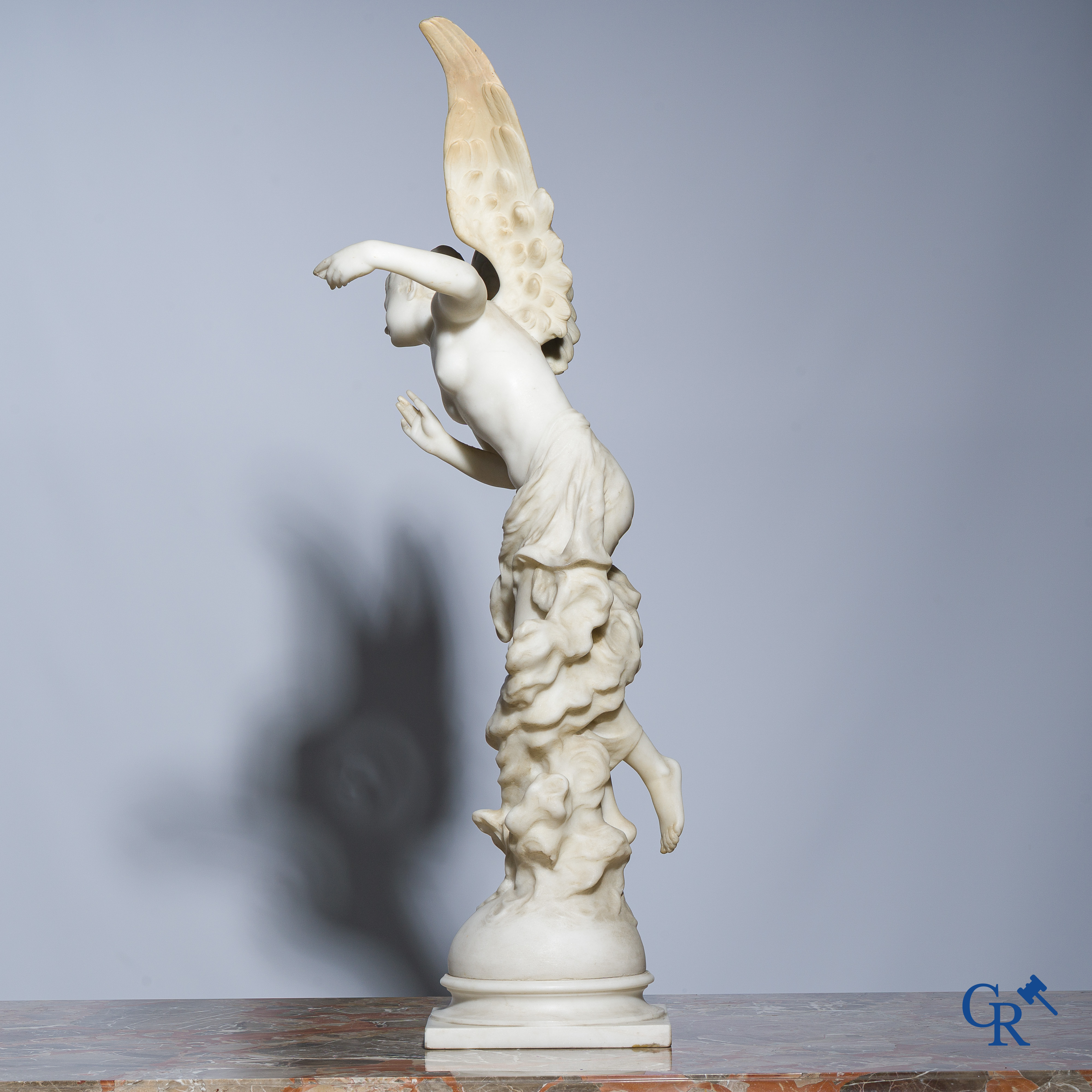 Mathurin Moreau (1822-1912) "Gevleugelde godin" Carrara marmer. Circa 1900.