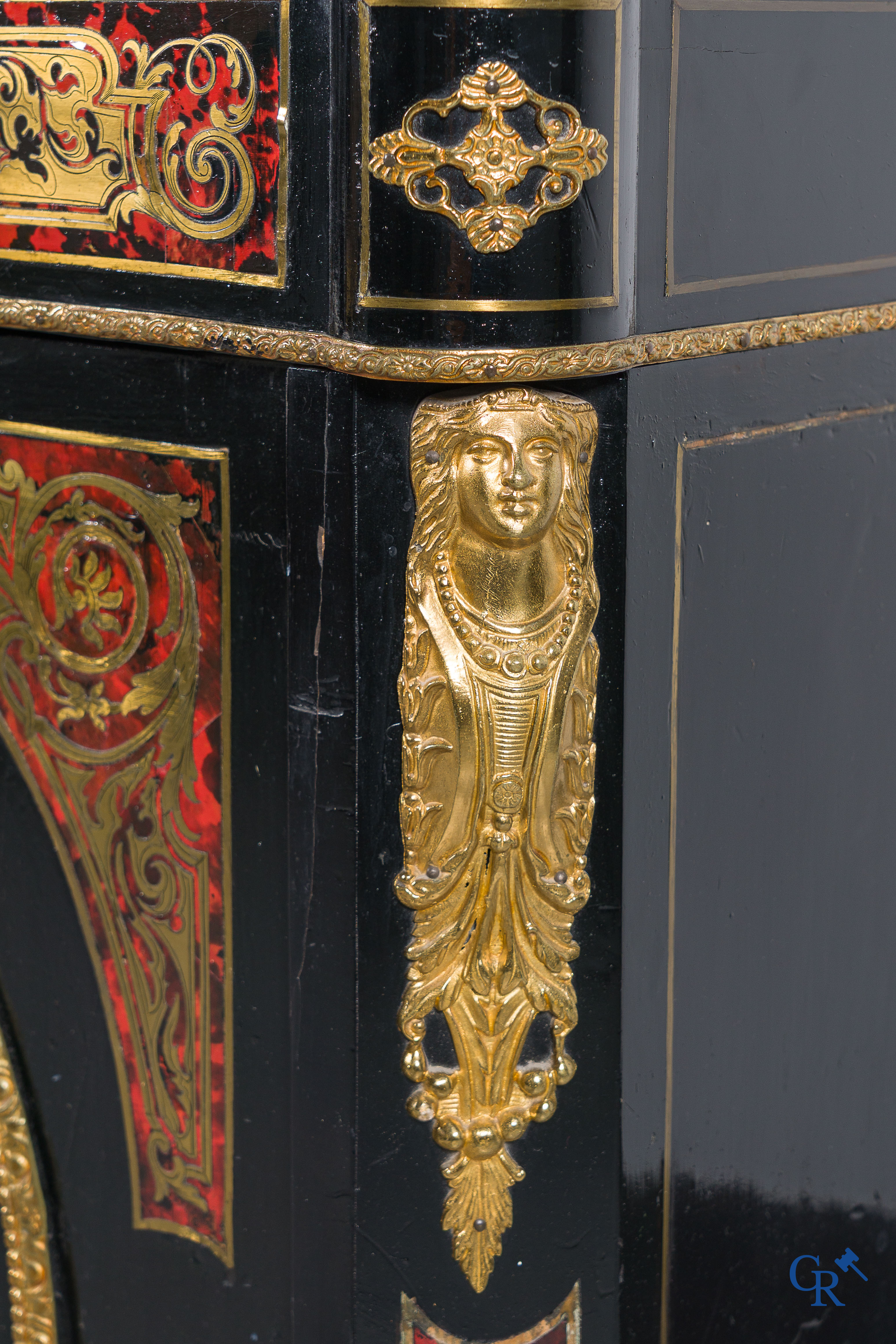 Lot composé d'un meuble de style Boulle, d'un geuriodon style LXVI et d'une paire de grands appliques en bronze.