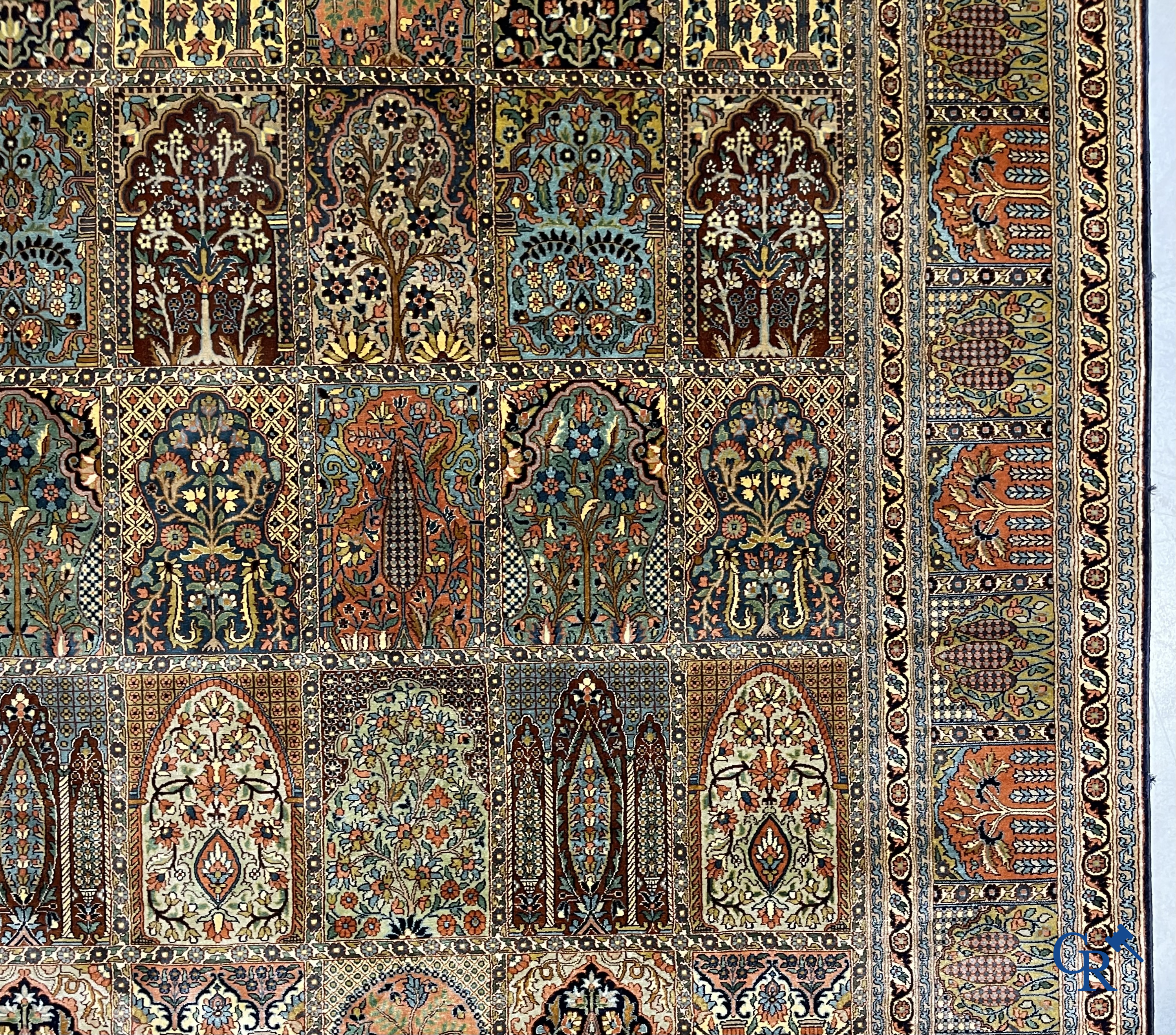 Tapis d'orient. Exceptionnel tapis en soie Khesti "garden design". Cachemire.