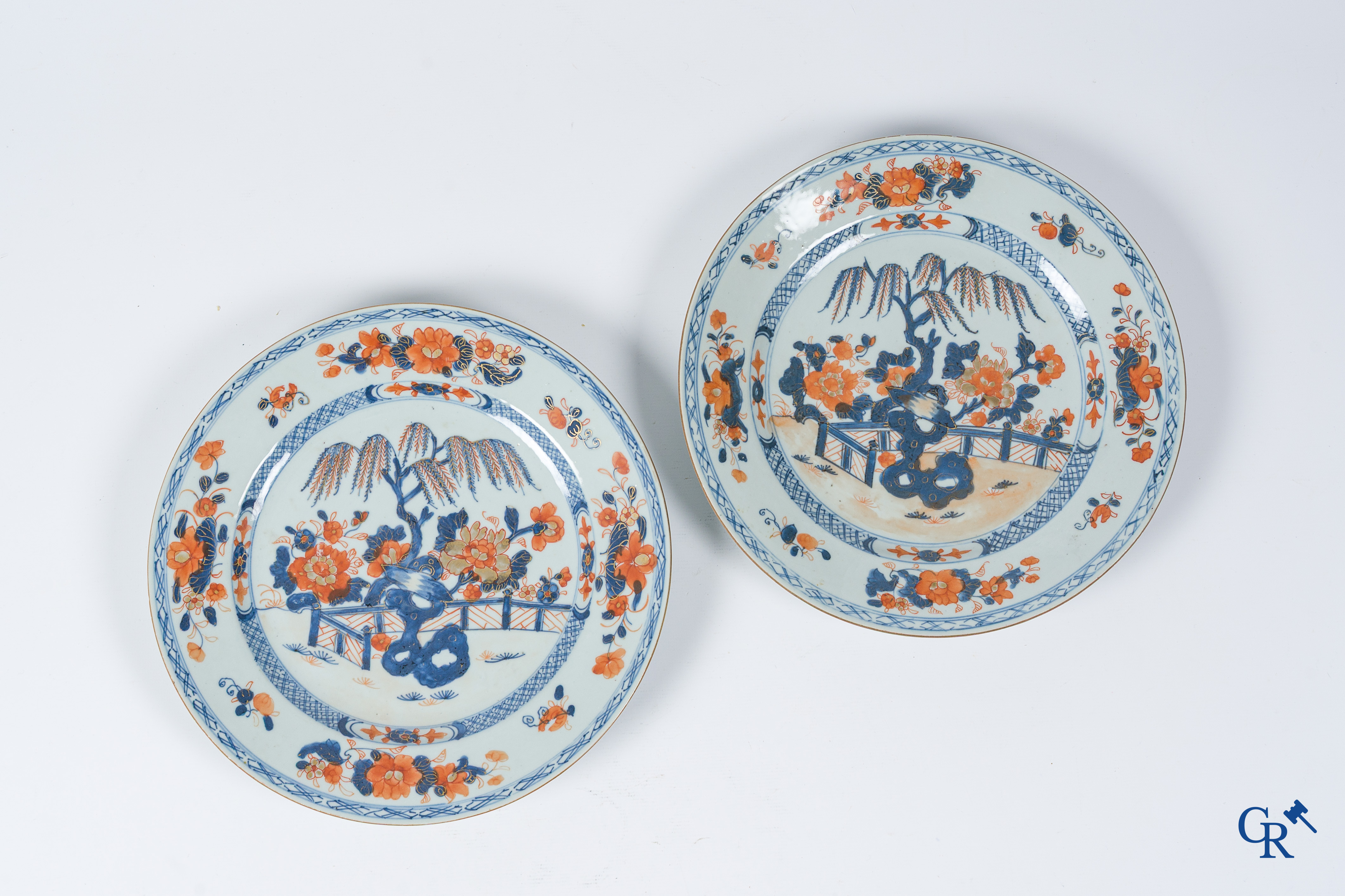 Art Asiatique. Porcelaine chinoise. 4 assiettes en porcelaine chinoise avec décor imari. Période Qianlong.